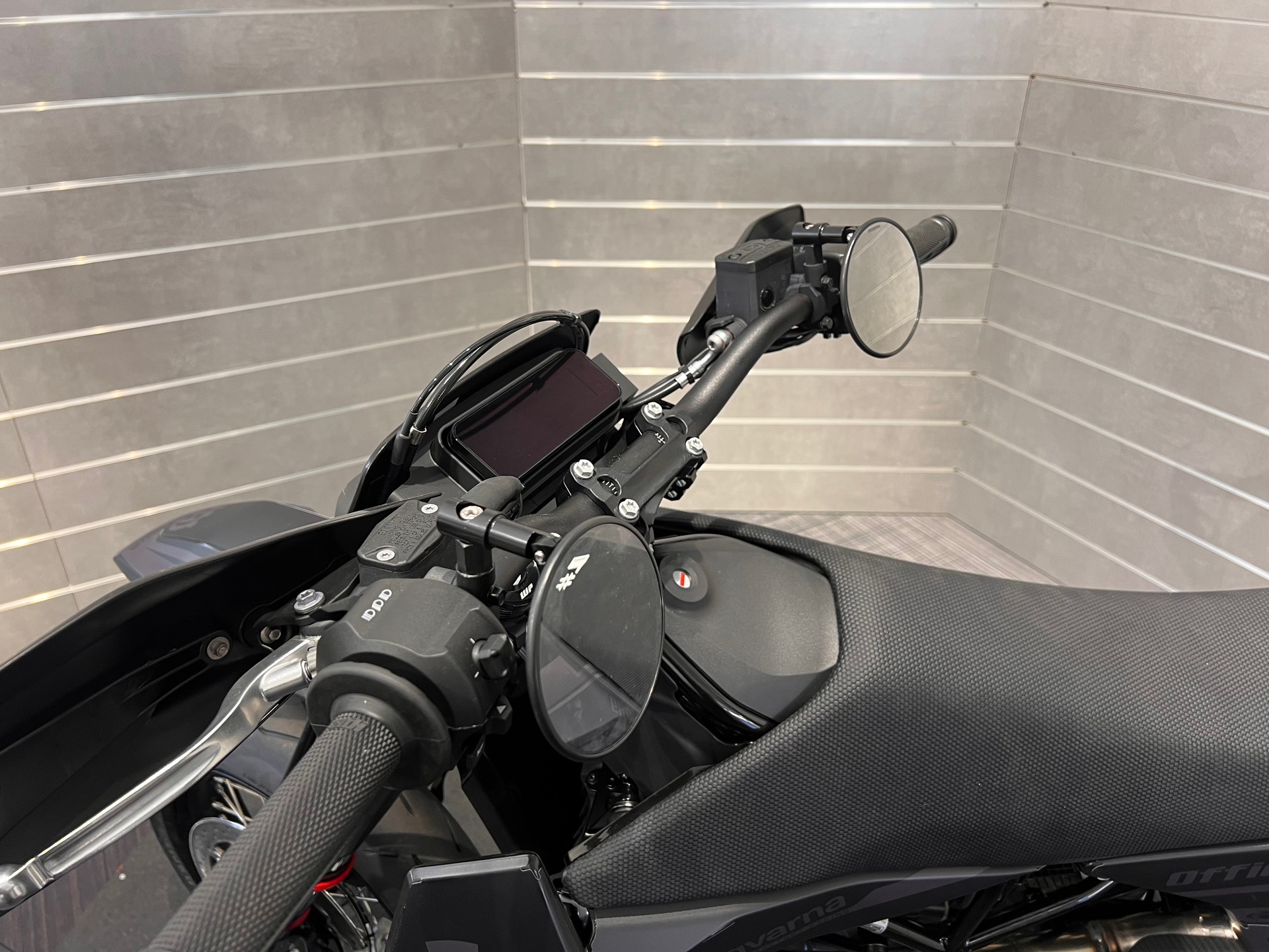 HUSQVARNA 701 Supermoto-image-15