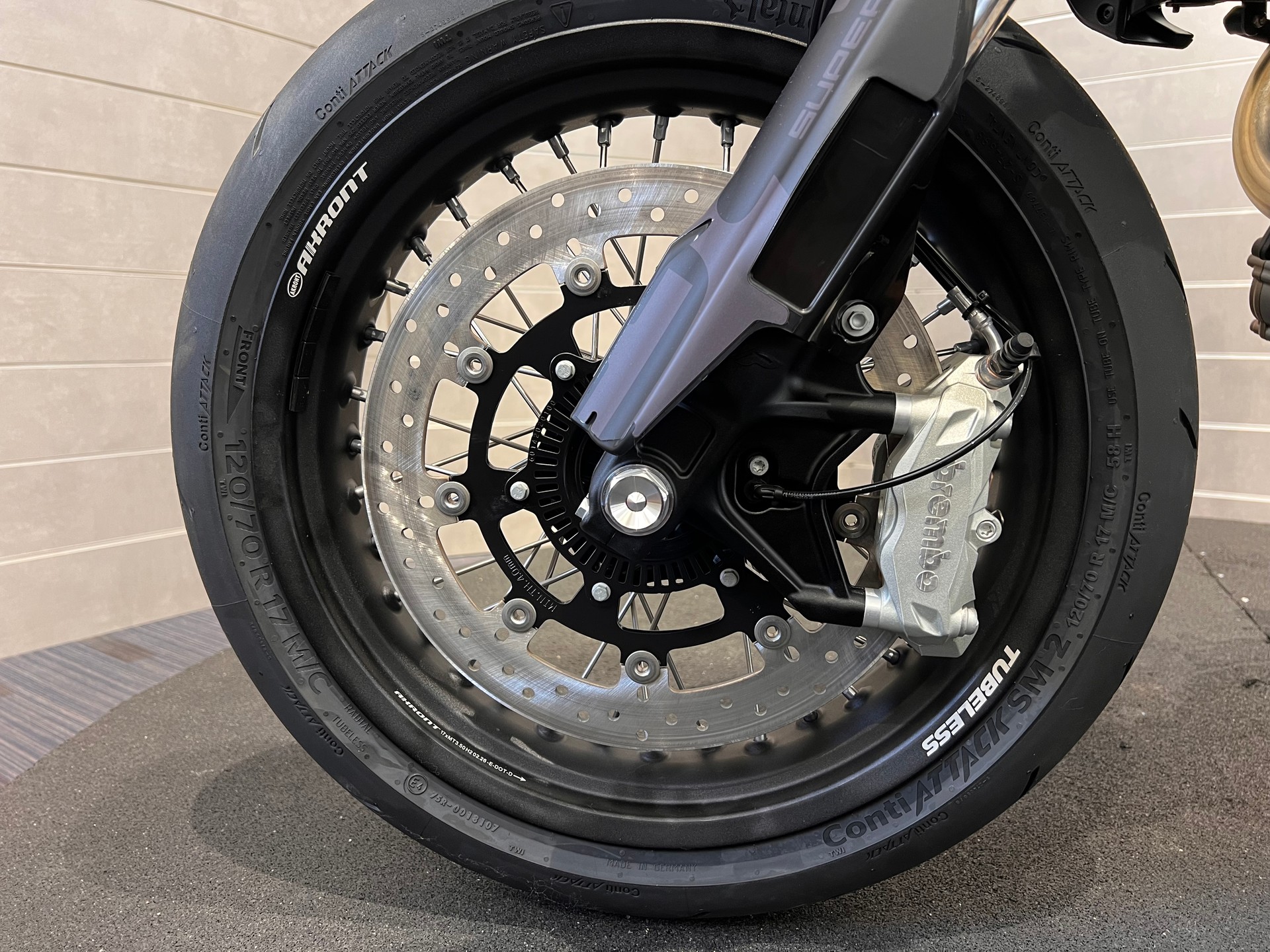 HUSQVARNA 701 Supermoto-image-14