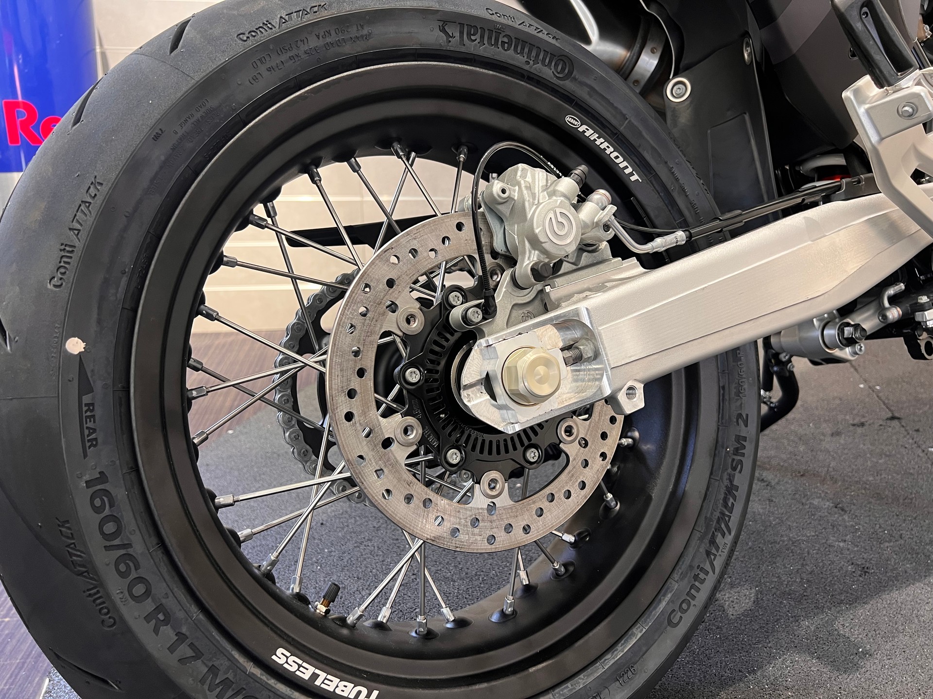 HUSQVARNA 701 Supermoto-image-10