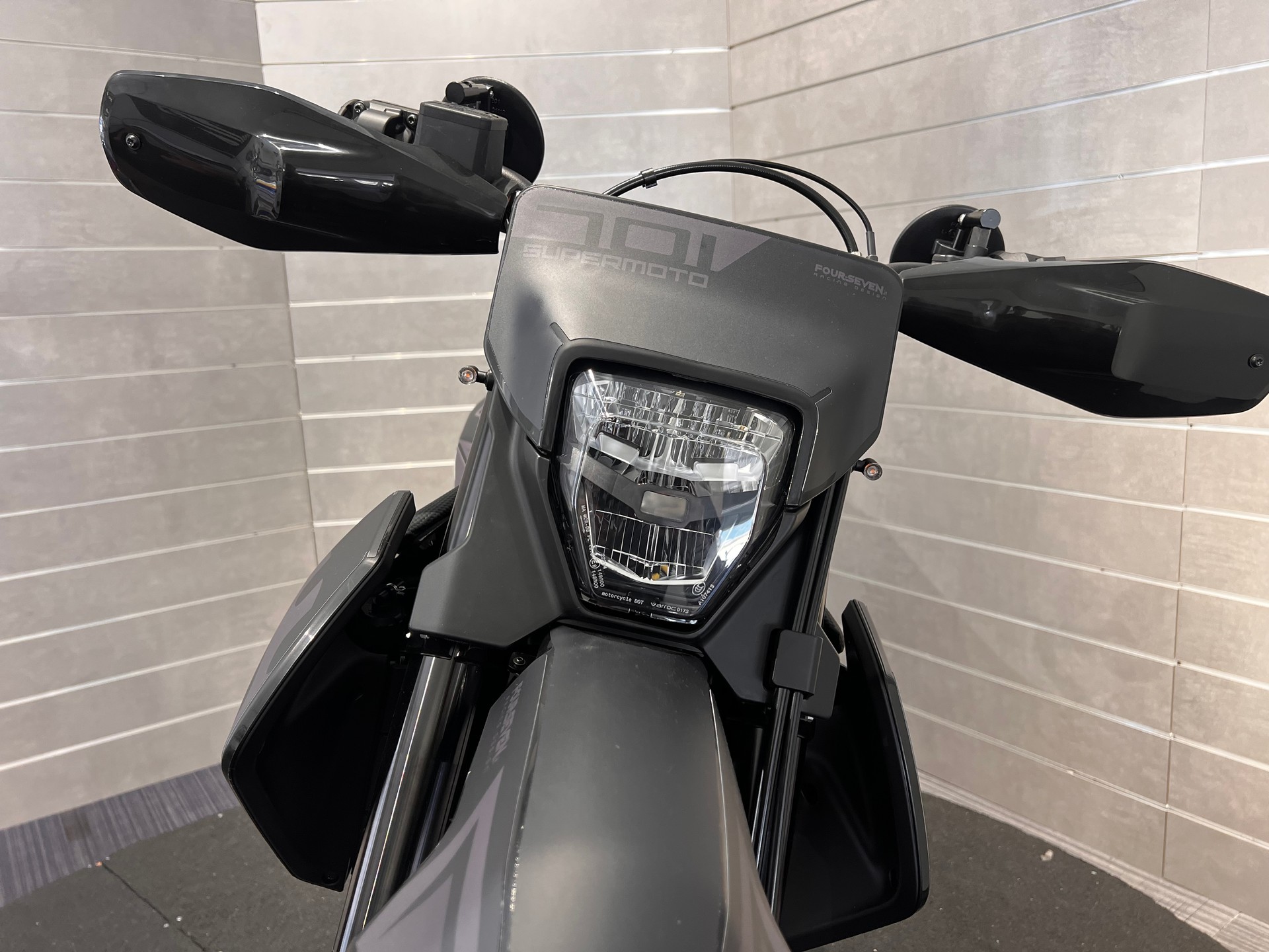 HUSQVARNA 701 Supermoto-image-8