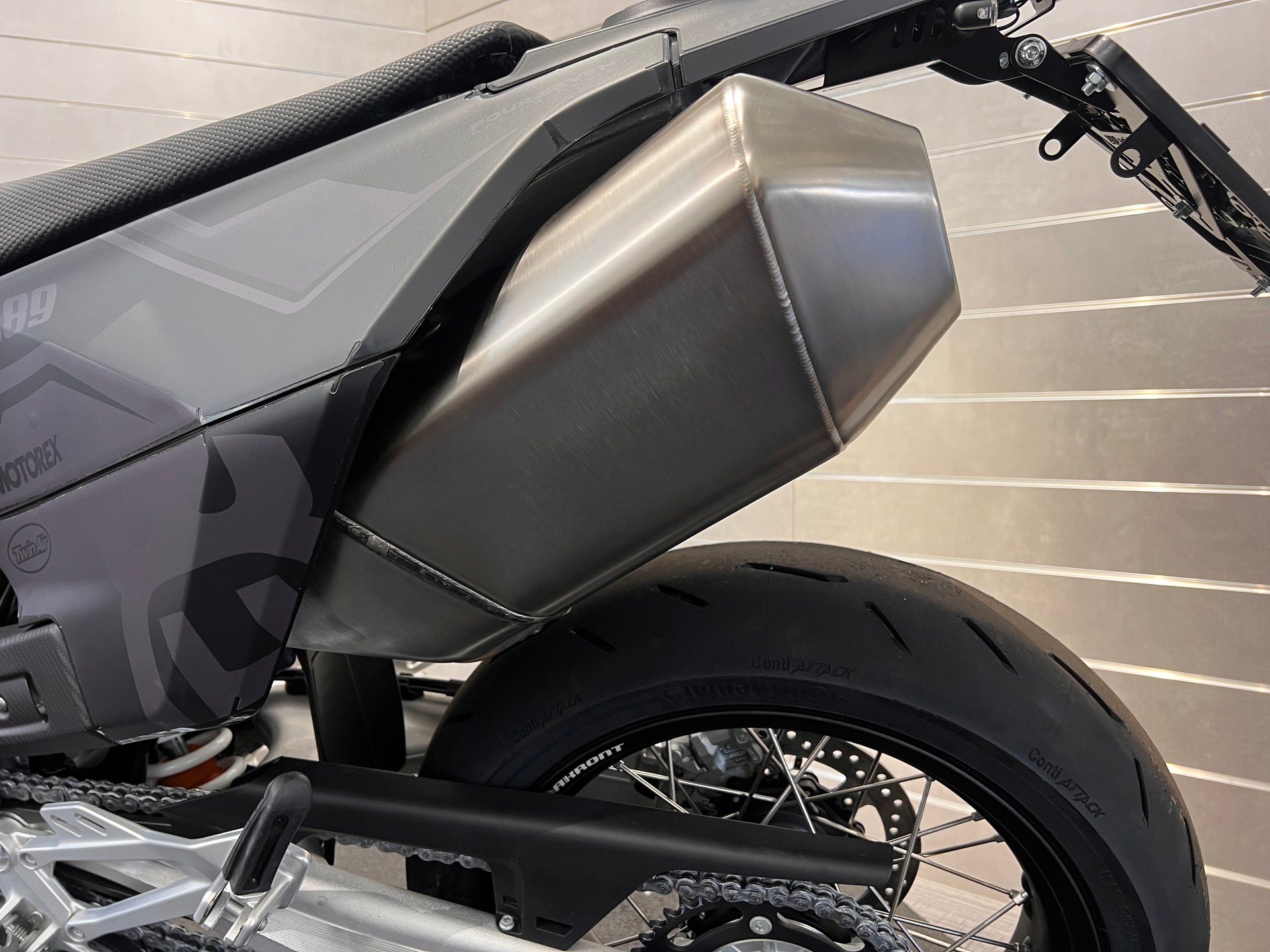 HUSQVARNA 701 Supermoto-image-12