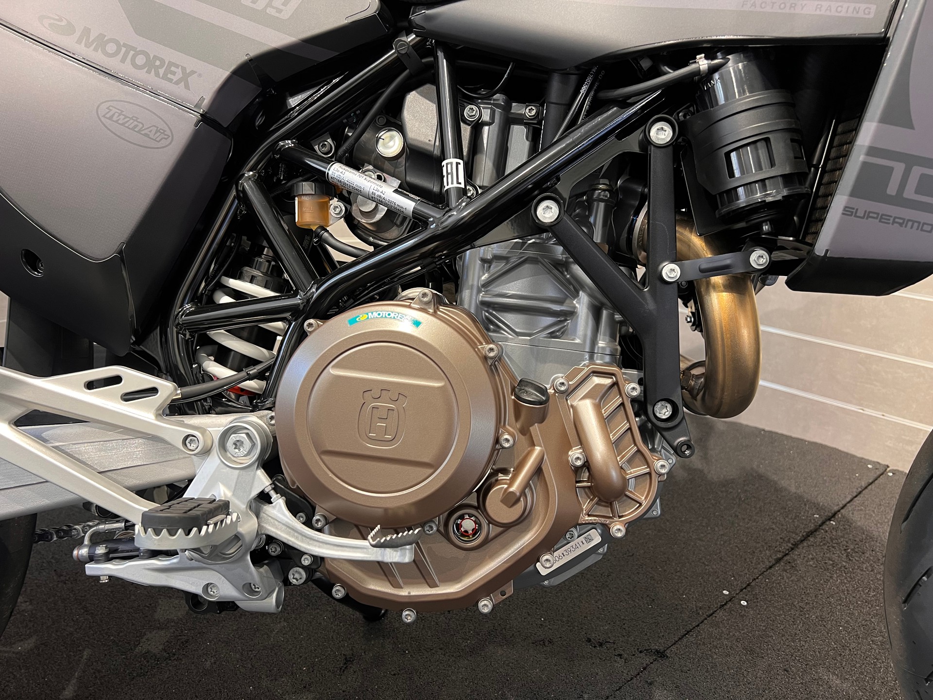 HUSQVARNA 701 Supermoto-image-9
