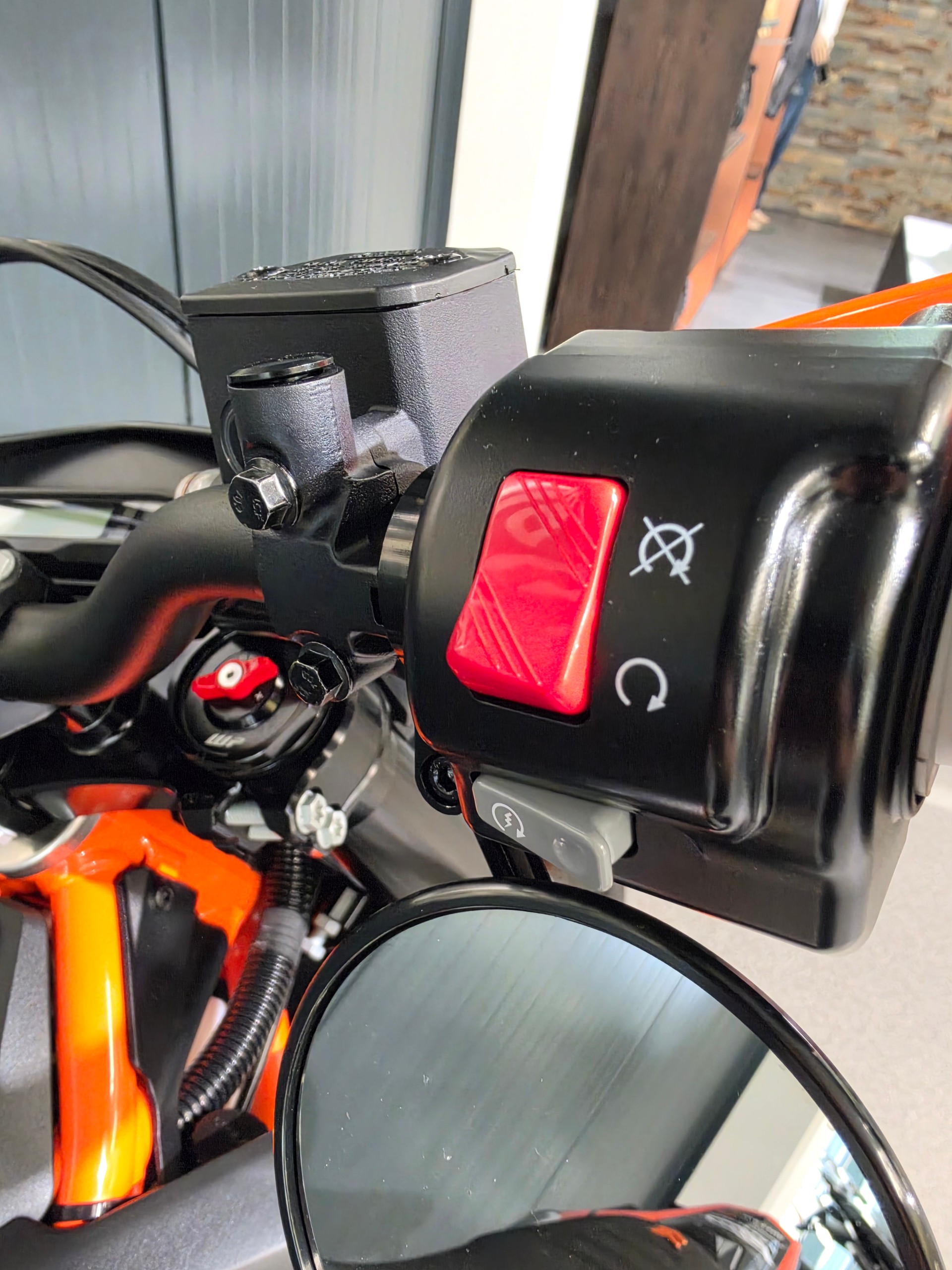 KTM 690 SMC R-image-4