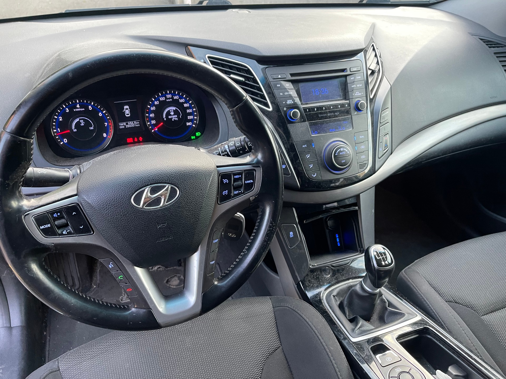 HYUNDAI i40 Wagon 1.6 GDi Style-image-8
