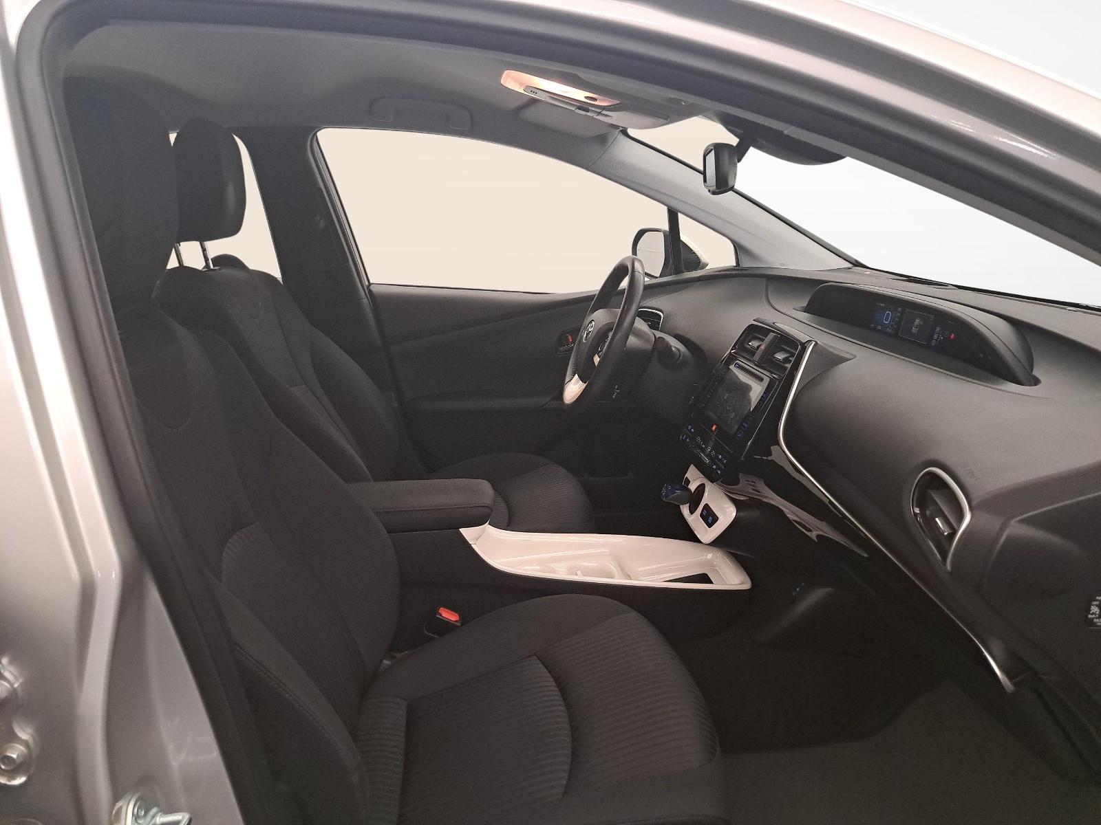 TOYOTA Prius 1.8 VVTi HSD Sol Premium-image-9