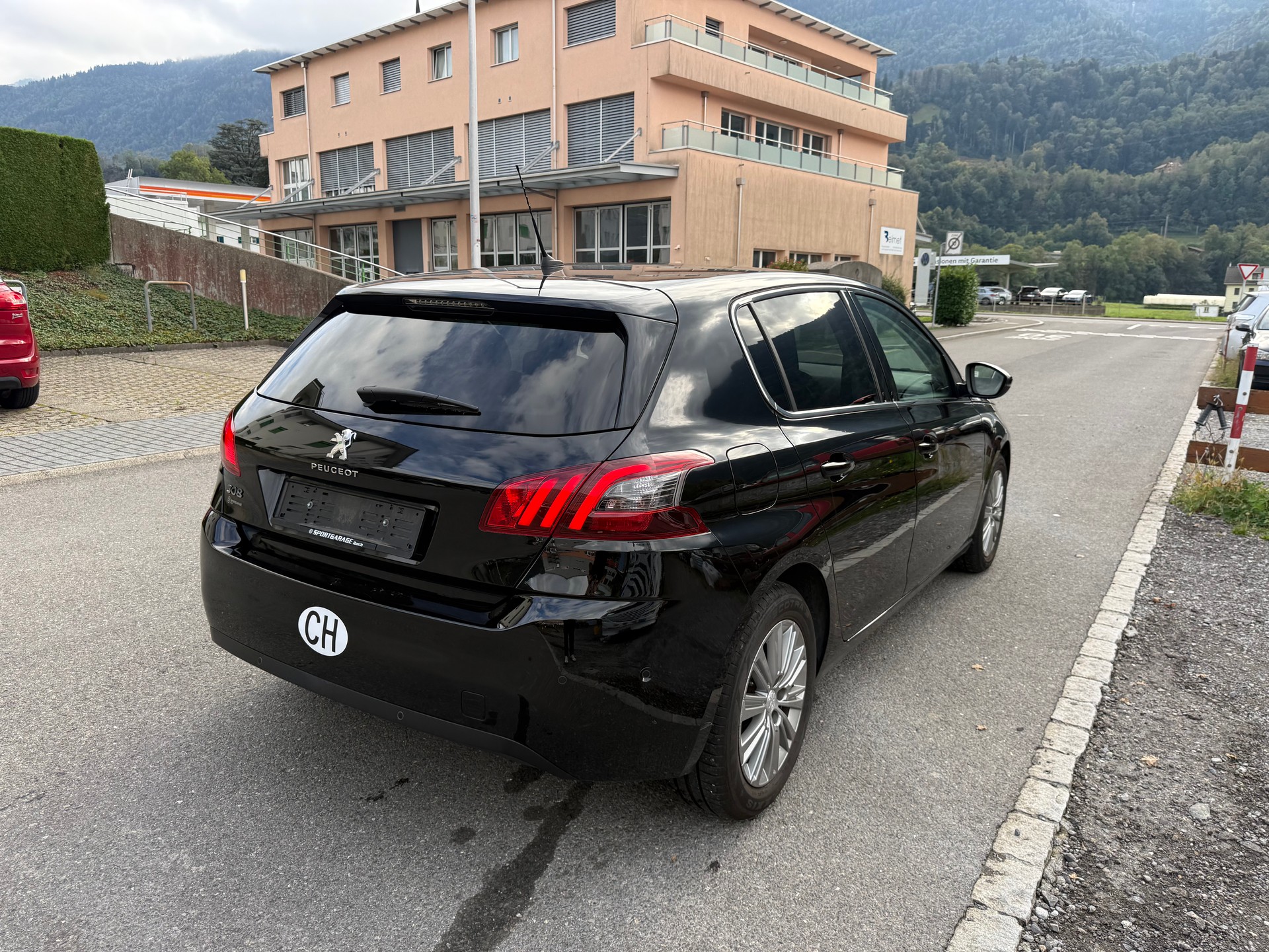 PEUGEOT 308 1.2 Pure Tech Allure EAT8-showroom-element-3