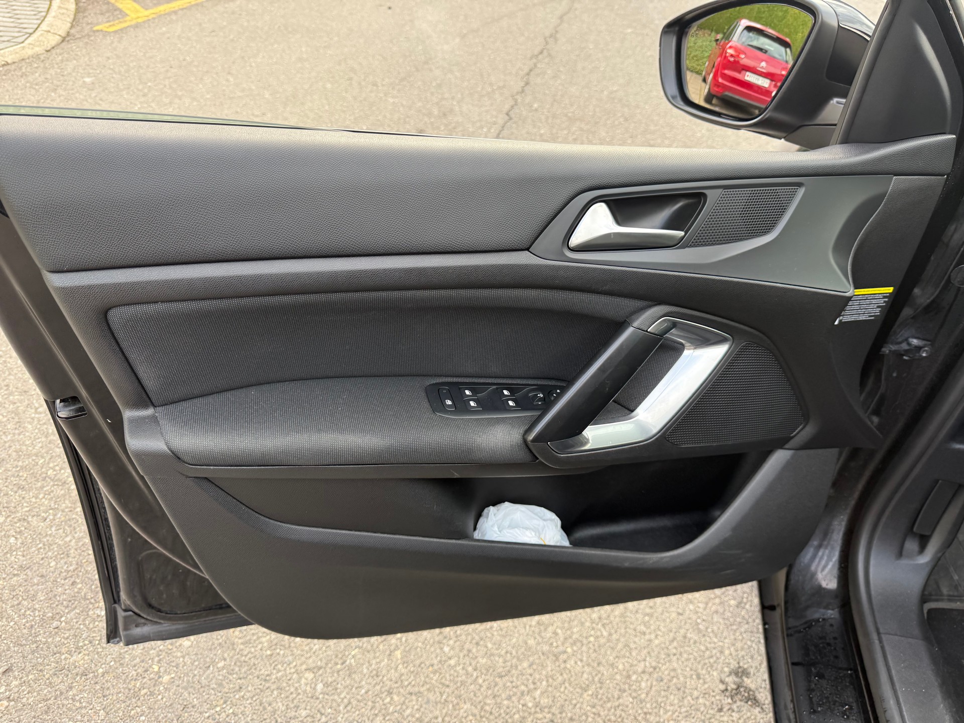 PEUGEOT 308 1.2 Pure Tech Allure EAT8-image-13
