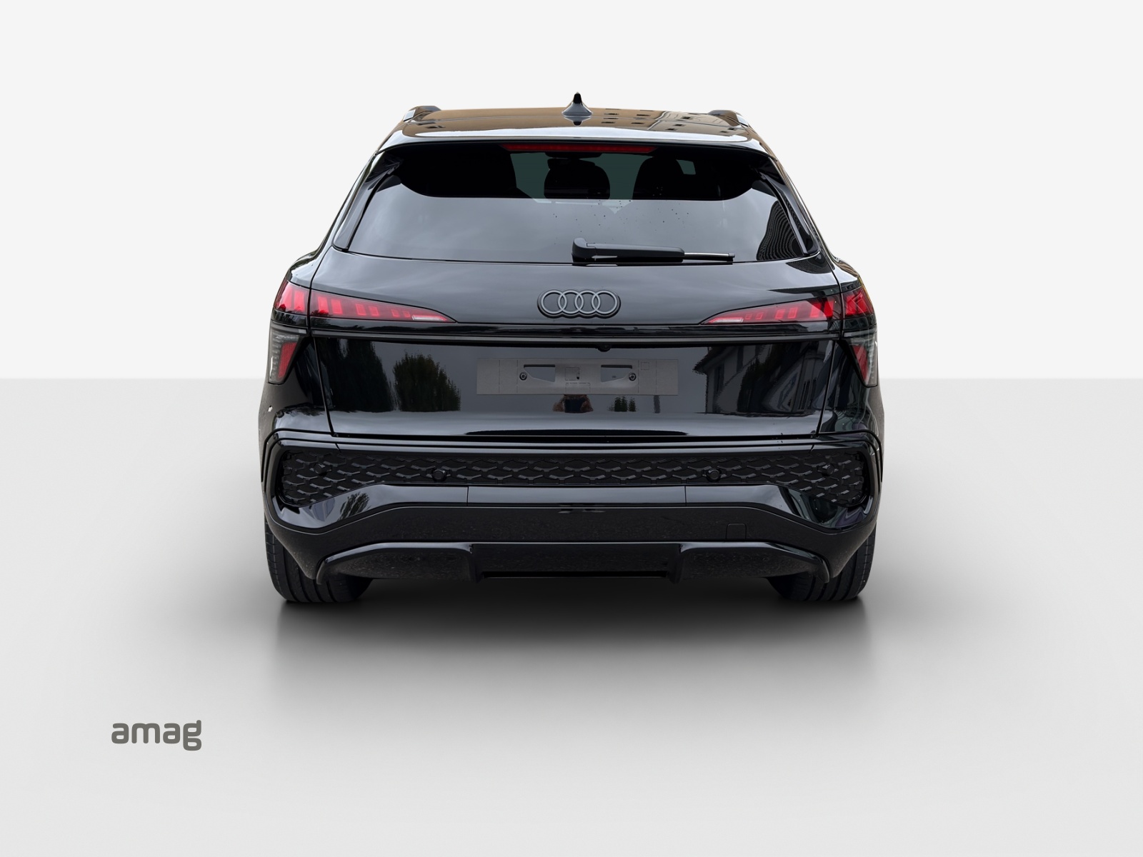AUDI Q3 SUV e-hybrid 200 kW S tronig-showroom-element-3