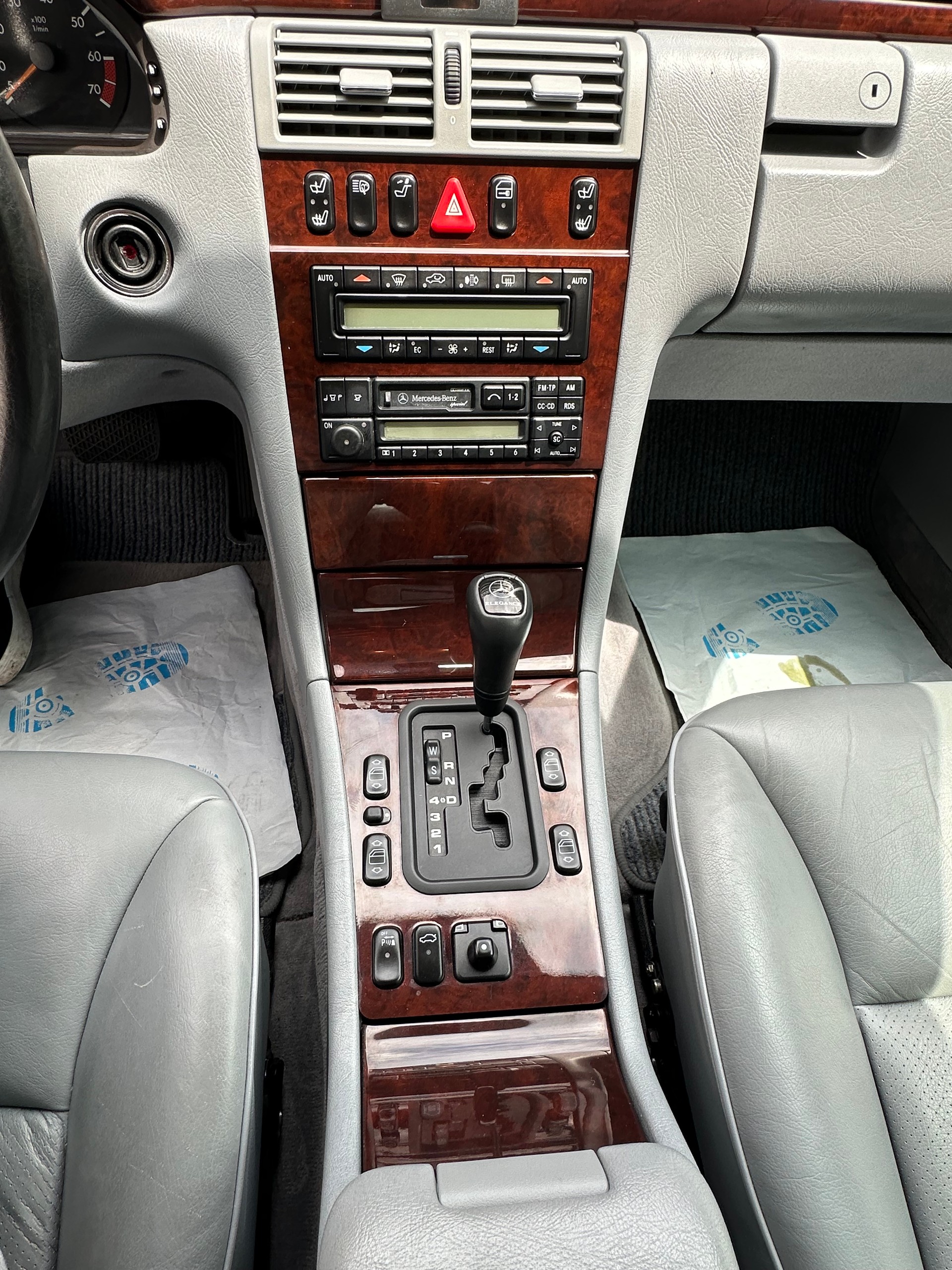 MERCEDES-BENZ E 280 Elégance 4-Matic Automatic-image-10
