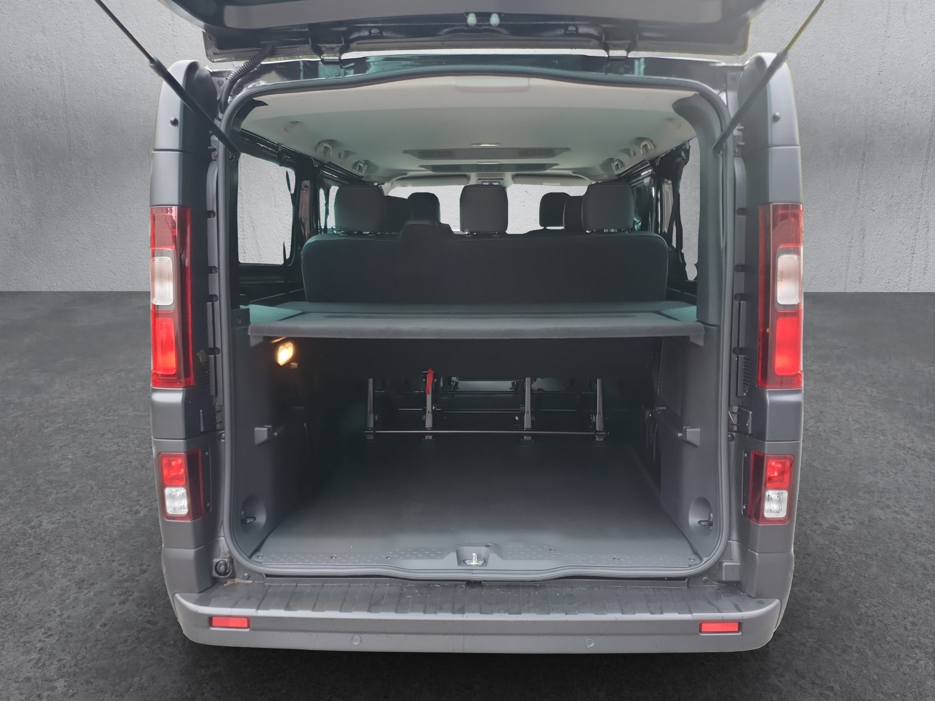 NISSAN Primastar DCT 170 3.0 L2H1 Tekna 8Plätzer HK-image-18