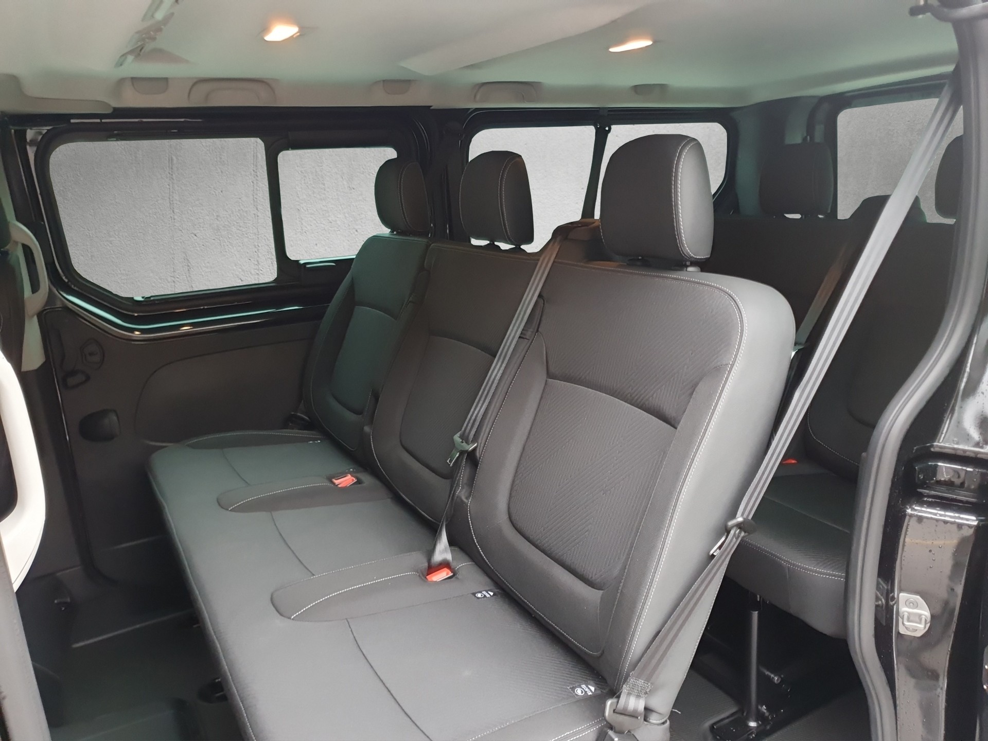 NISSAN Primastar DCT 170 3.0 L2H1 Tekna 8Plätzer HK-image-10