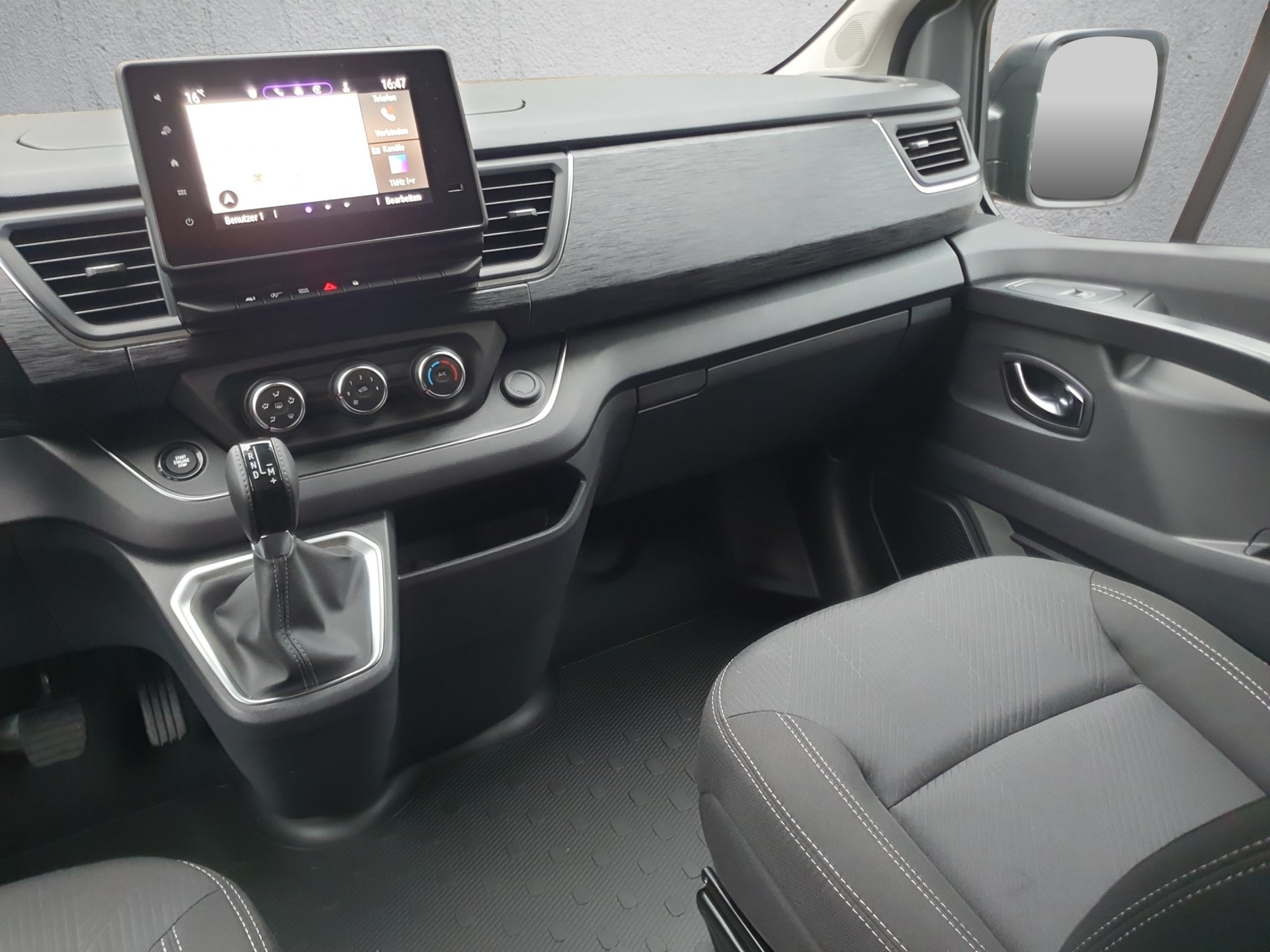 NISSAN Primastar DCT 170 3.0 L2H1 Tekna 8Plätzer HK-image-14