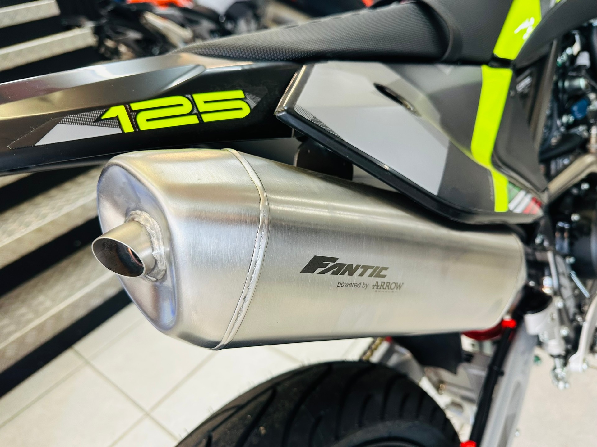 FANTIC XMF 125 Performance Motard-image-3