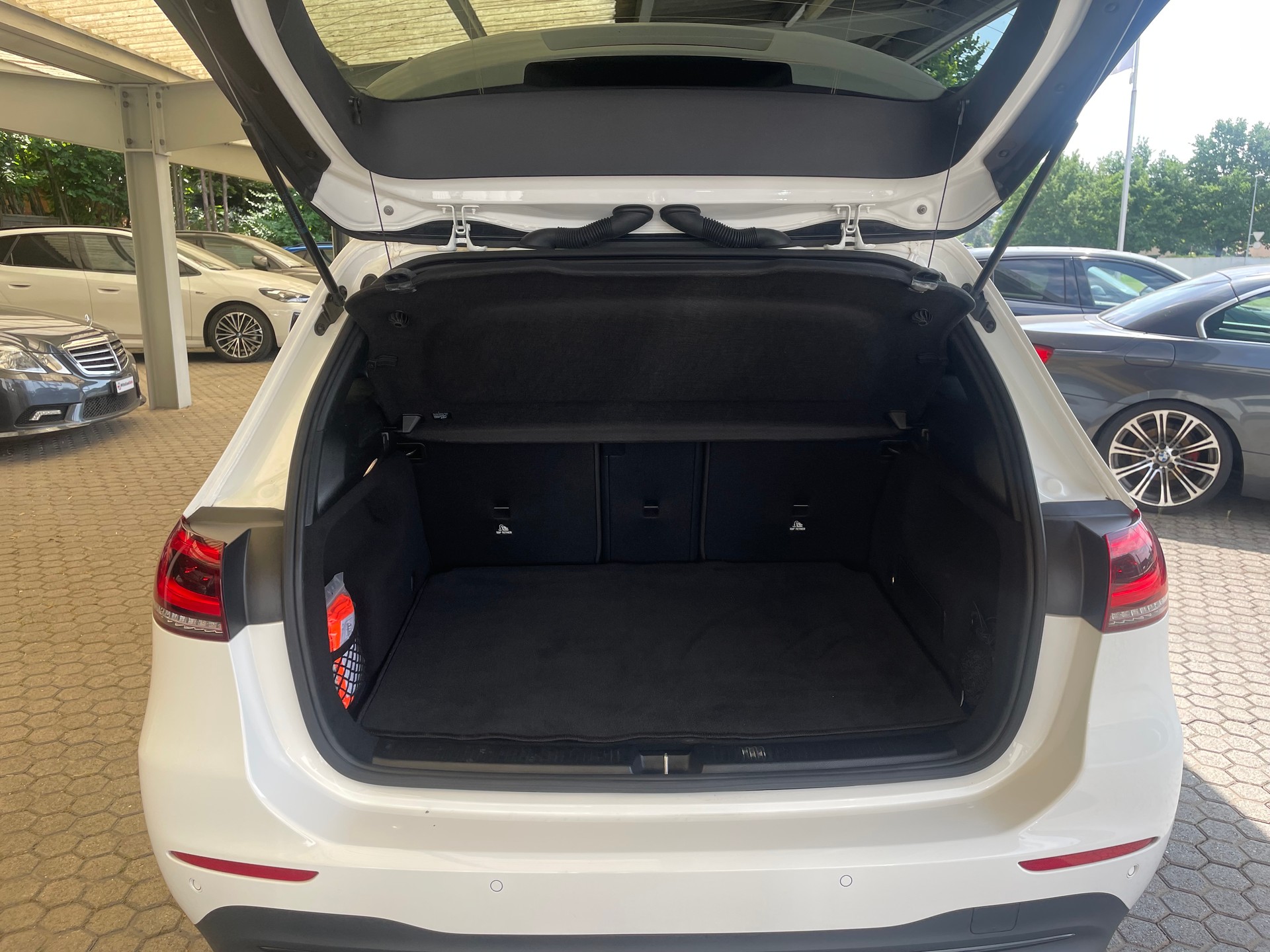 MERCEDES-BENZ B 200 d Night Star 8G-DCT INKL:GARANTIE - VOLL-TANK - VIGNETTE 2025-image-12