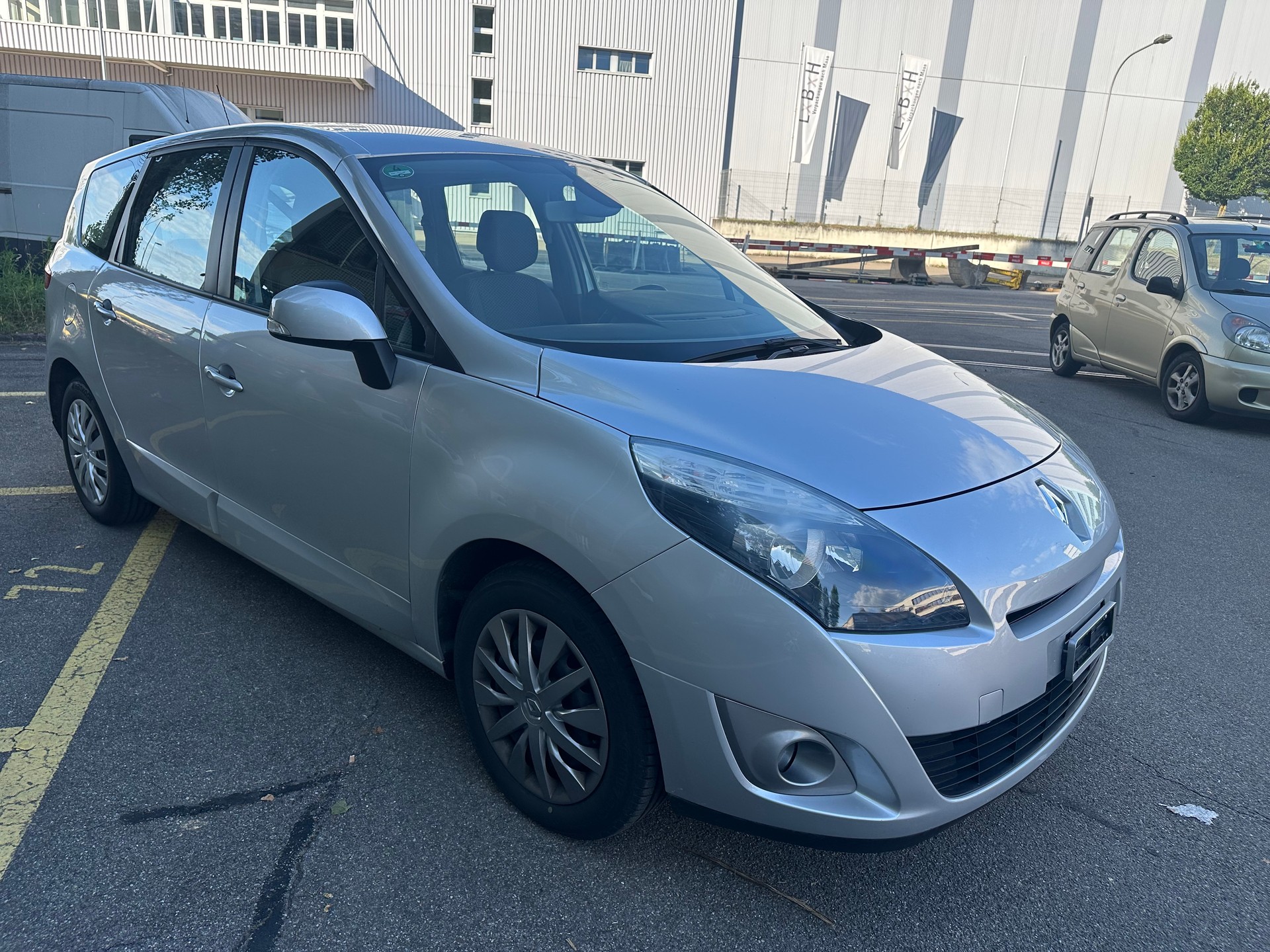 RENAULT Scénic 1.5 dCi Bose EDC-image-2