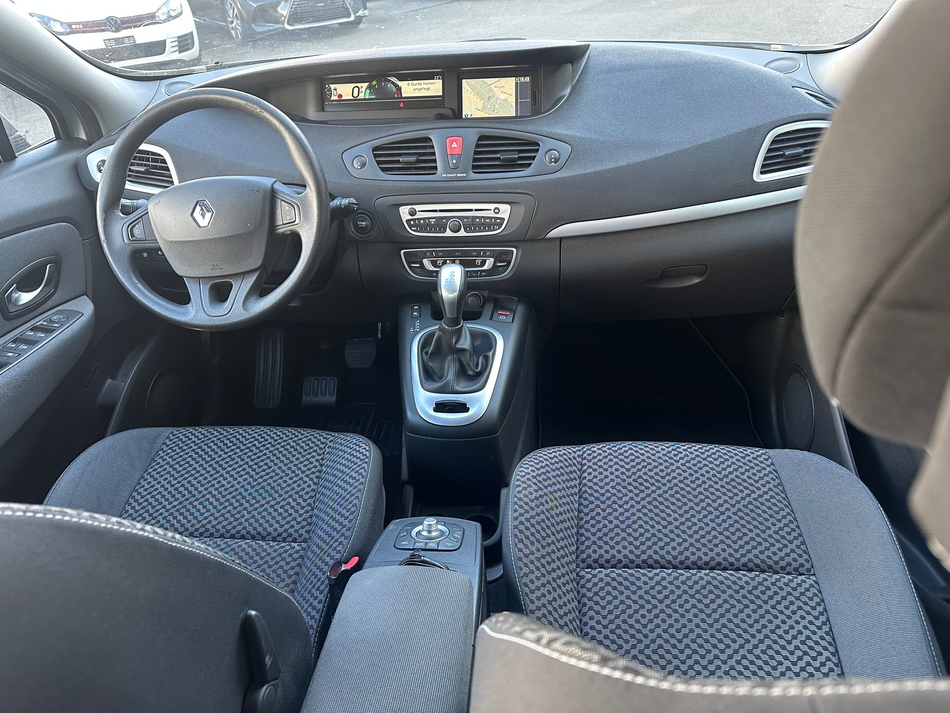RENAULT Scénic 1.5 dCi Bose EDC-image-8