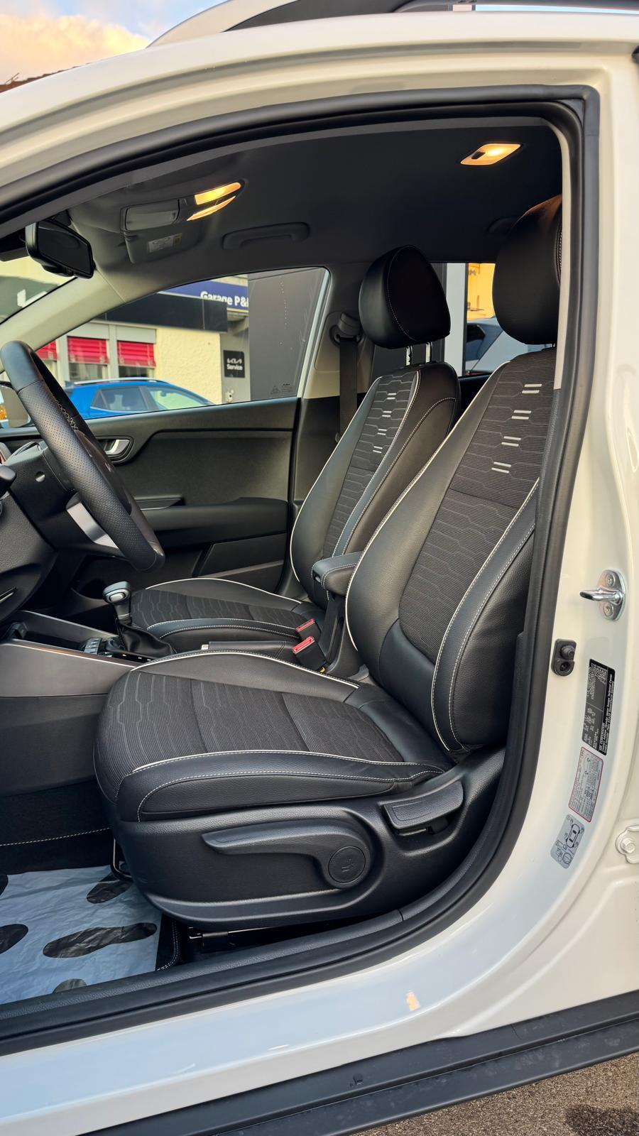 KIA Stonic 1.0 T-GDi MHEV GT-Line-image-9