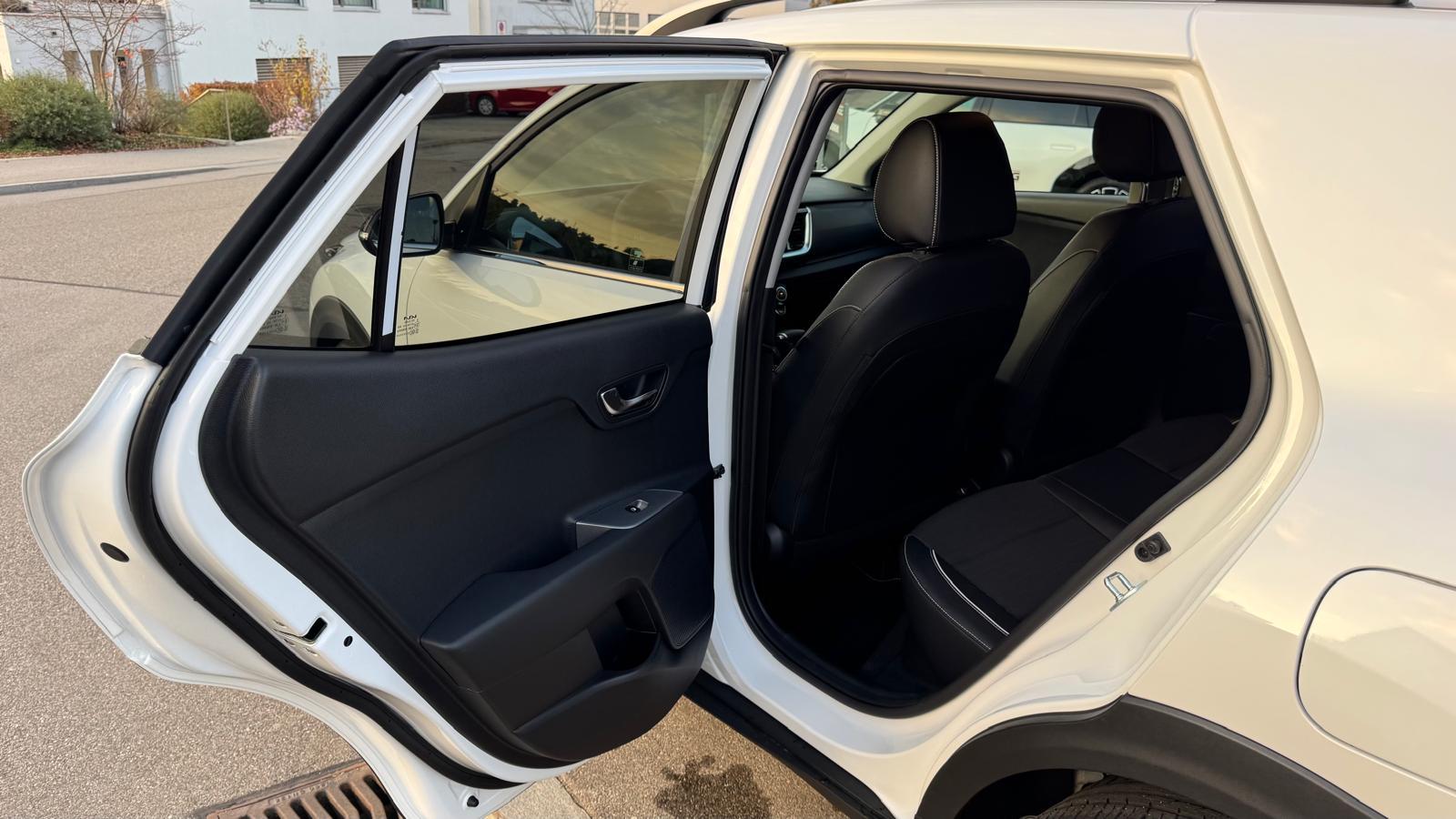 KIA Stonic 1.0 T-GDi MHEV GT-Line-image-10