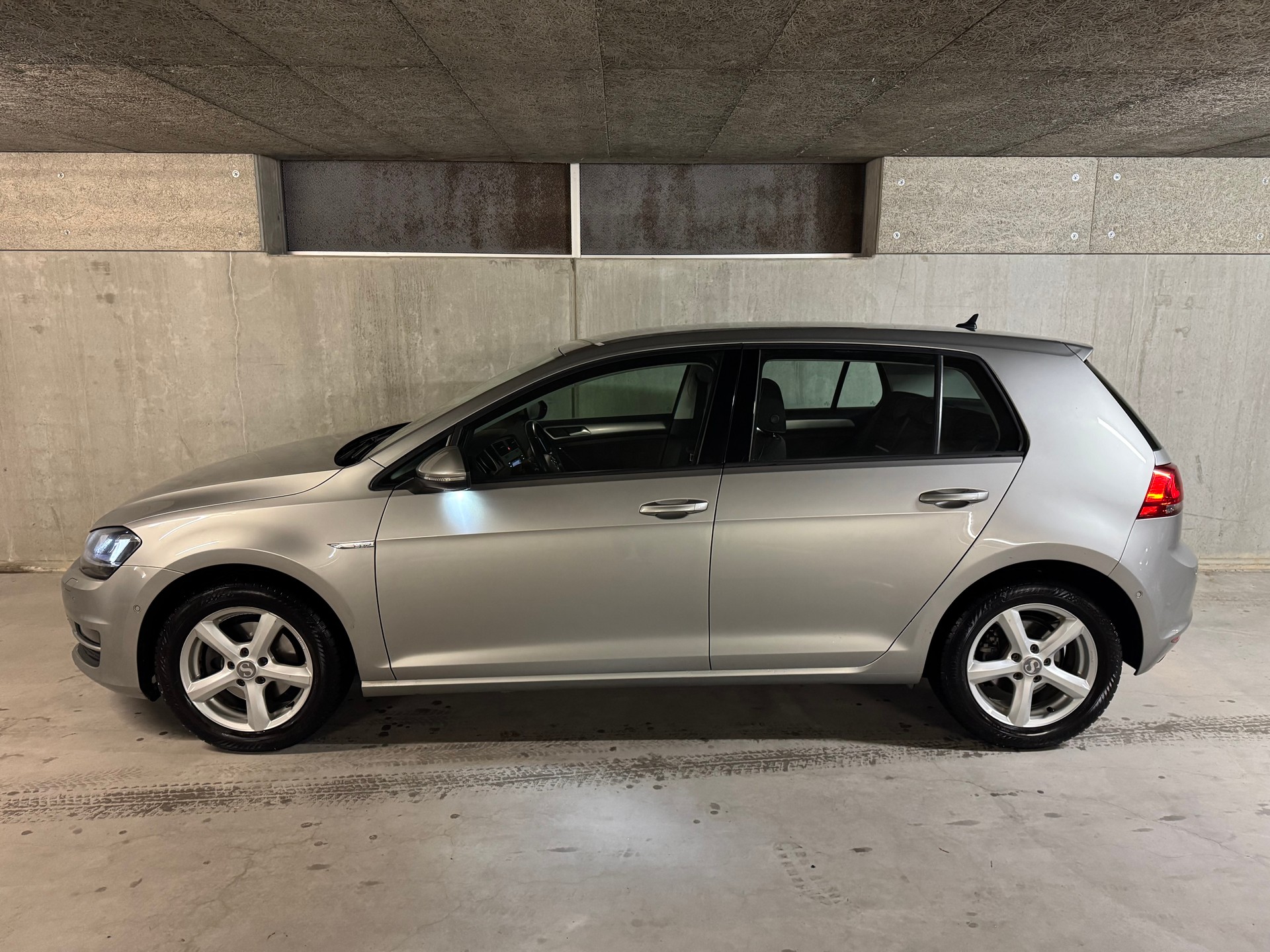 VW Golf 1.4 TSI Cup R-Line DSG-showroom-element-1