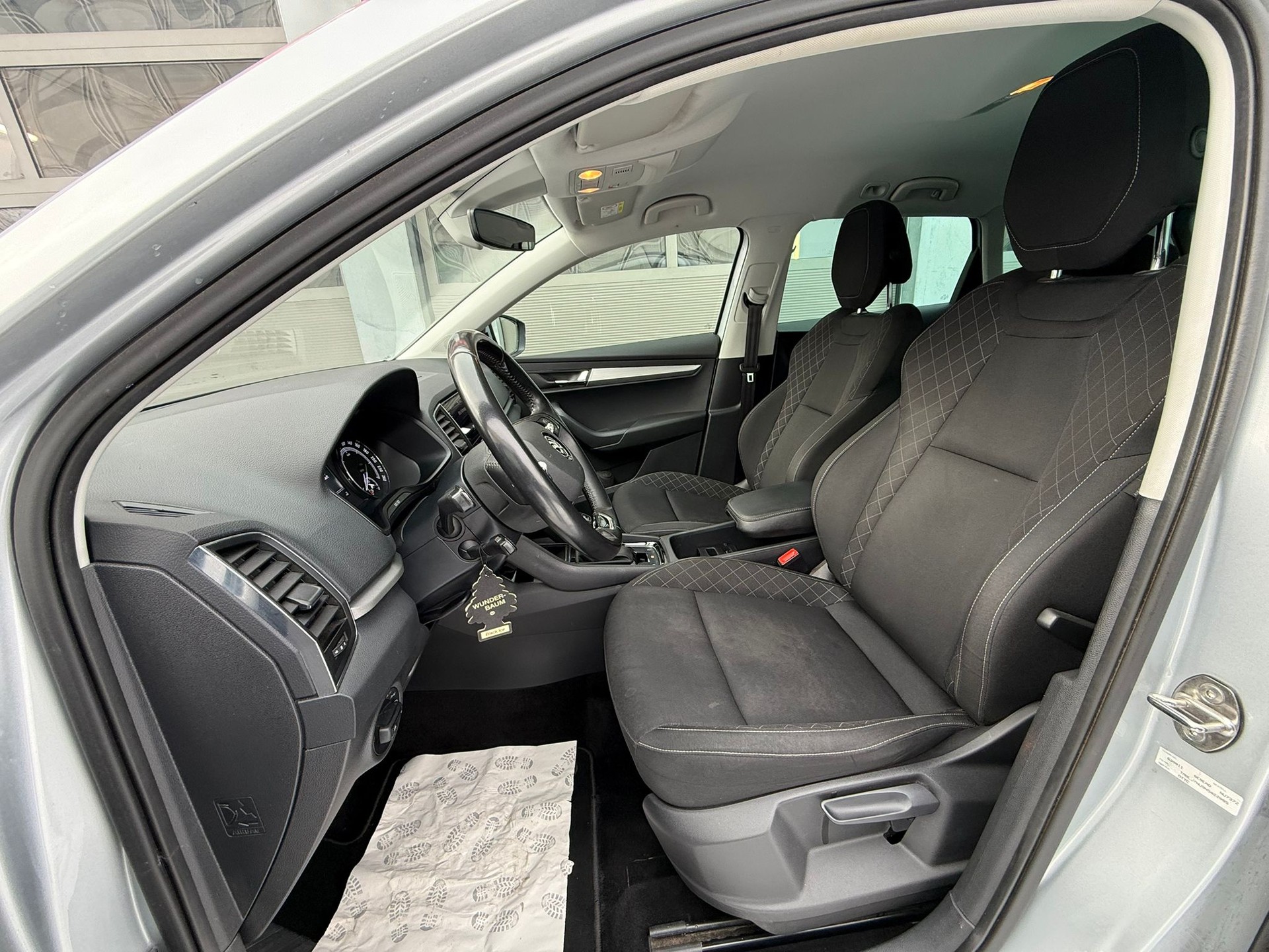 SKODA Karoq 2.0 TDI CR Ambition 4x4 DSG-image-9