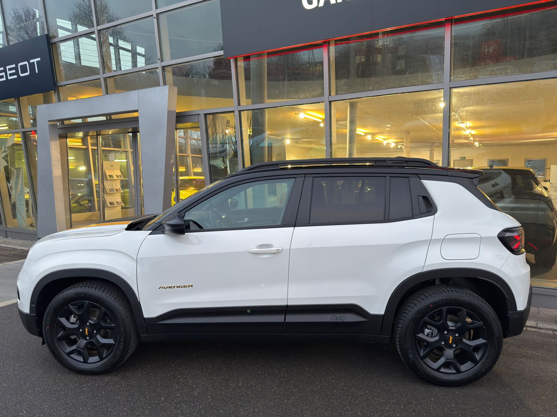 JEEP Avenger 1.2 Turbo MHEV The North Face 4xe-showroom-element-1