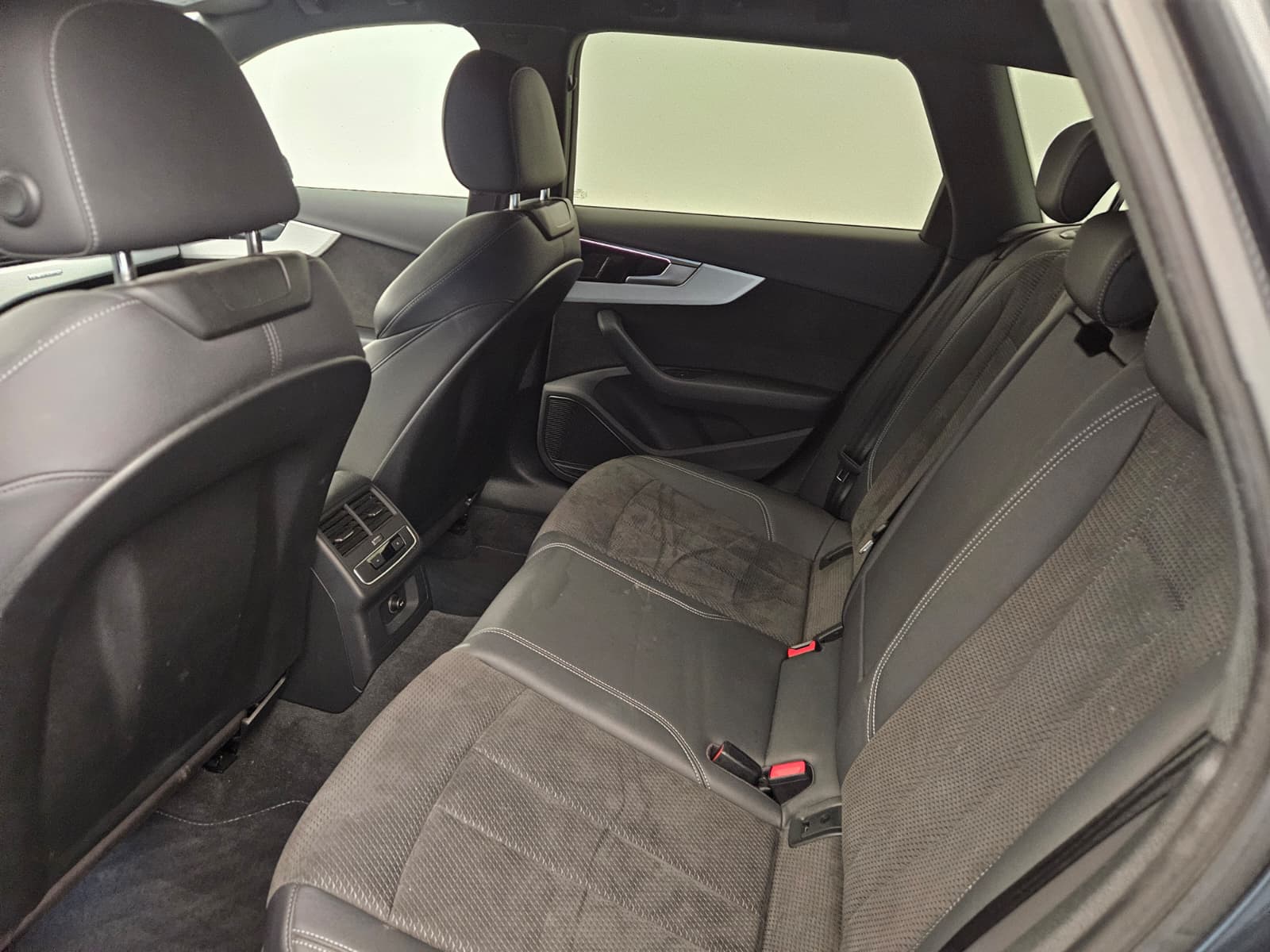 AUDI A4 Avant 40 TDI S line Attraction quattro S-tronic-image-12