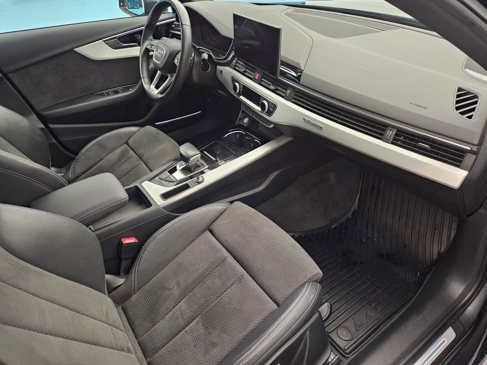 AUDI A4 Avant 40 TDI S line Attraction quattro S-tronic-image-11