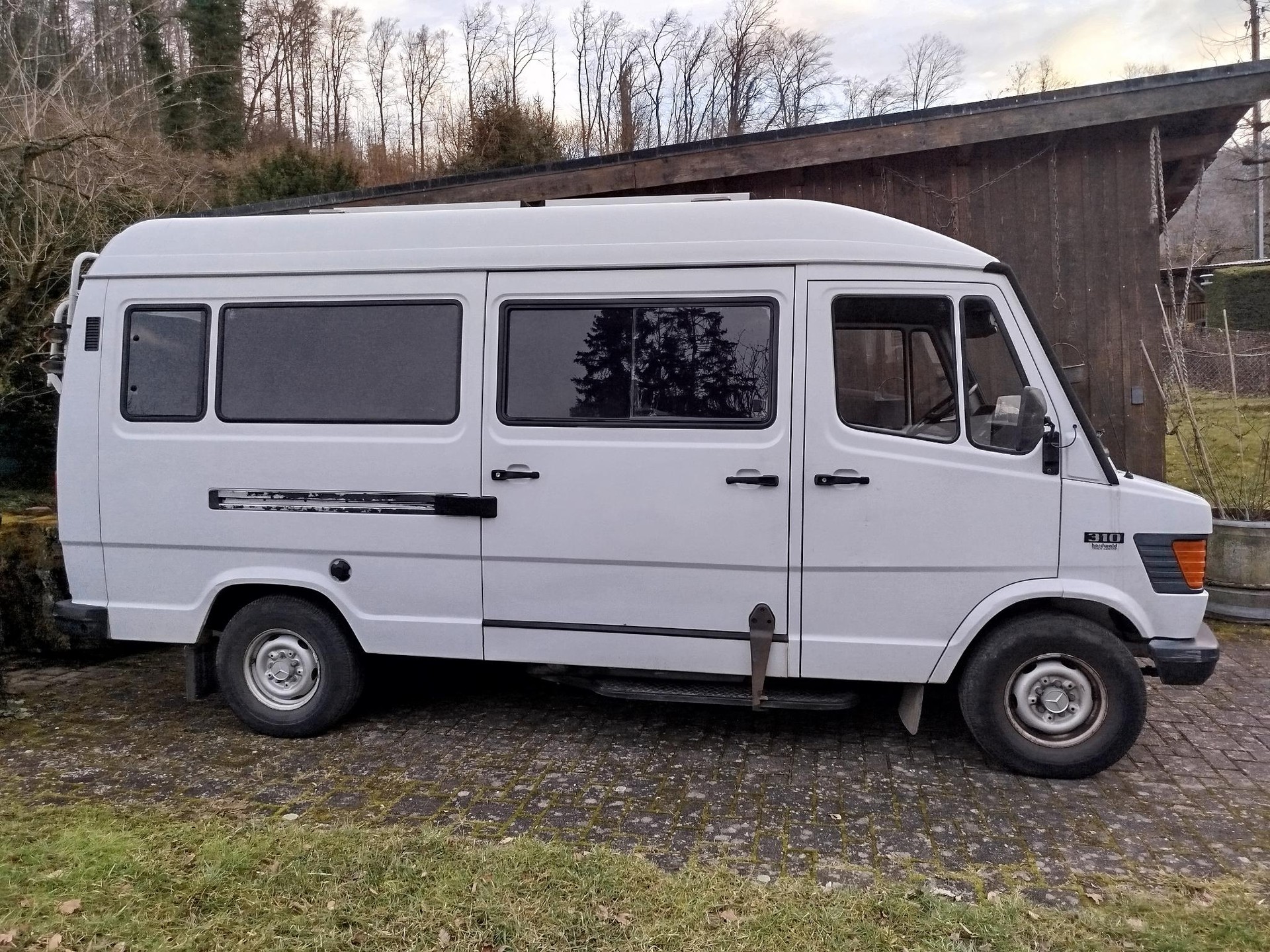 MERCEDES-BENZ 310-image-1