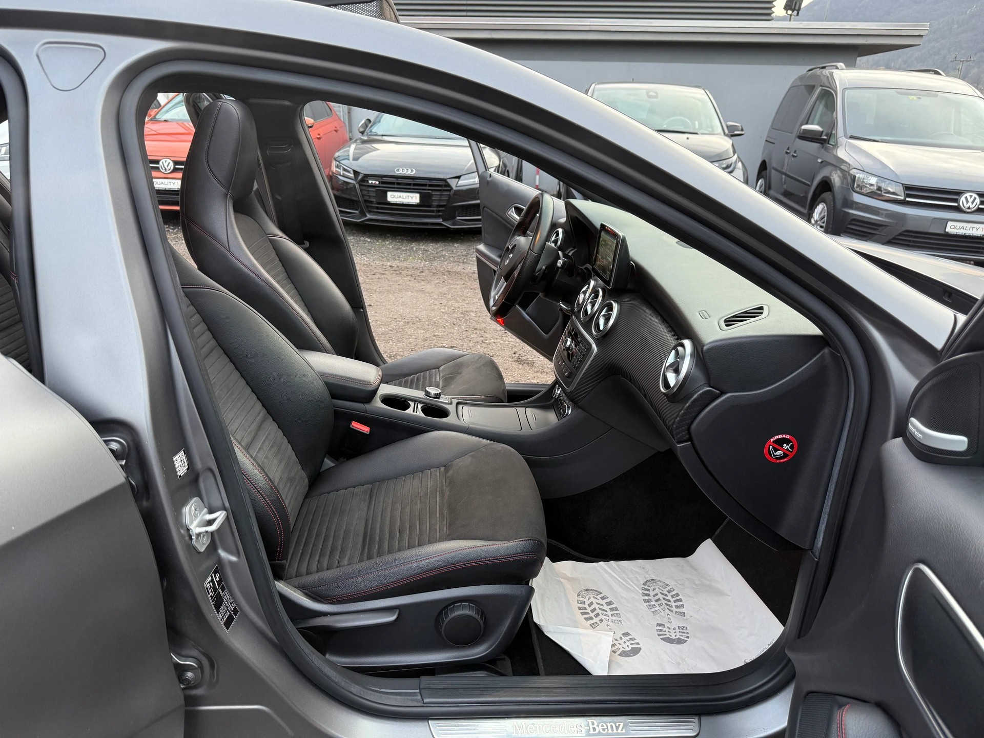 MERCEDES-BENZ A 250 AMG Line 4Matic 7G-DCT-image-7