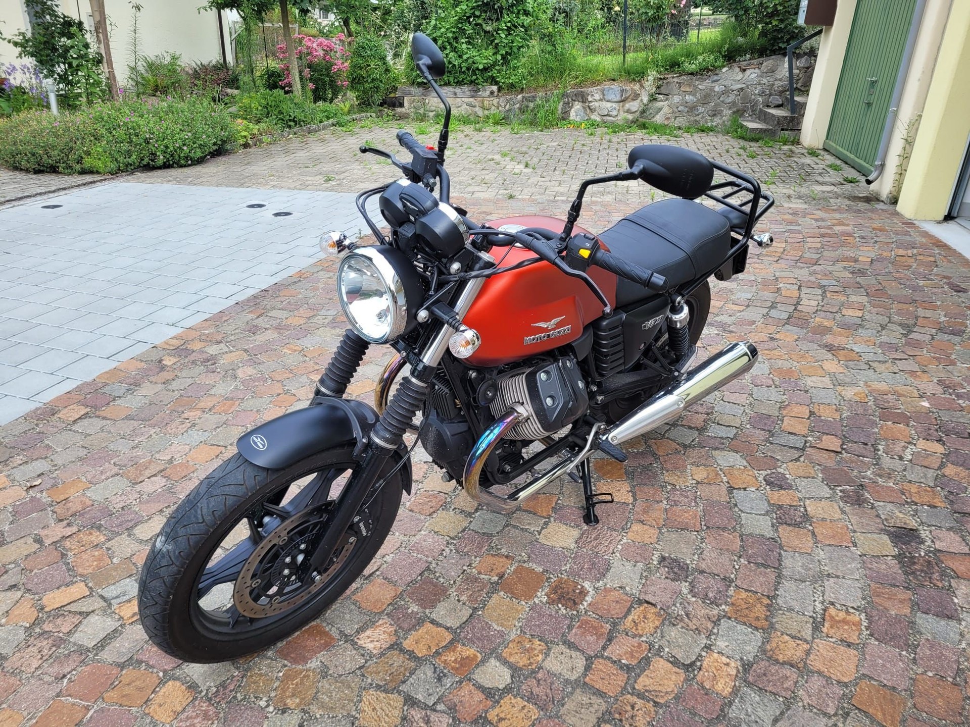 MOTO GUZZI V7 II Stone 750 A-image-2
