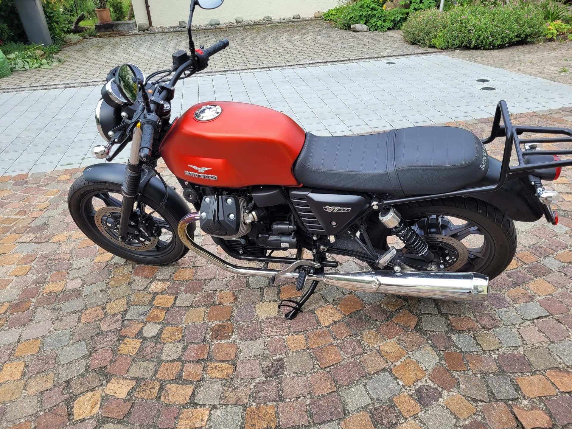 MOTO GUZZI V7 II Stone 750 A-image-4