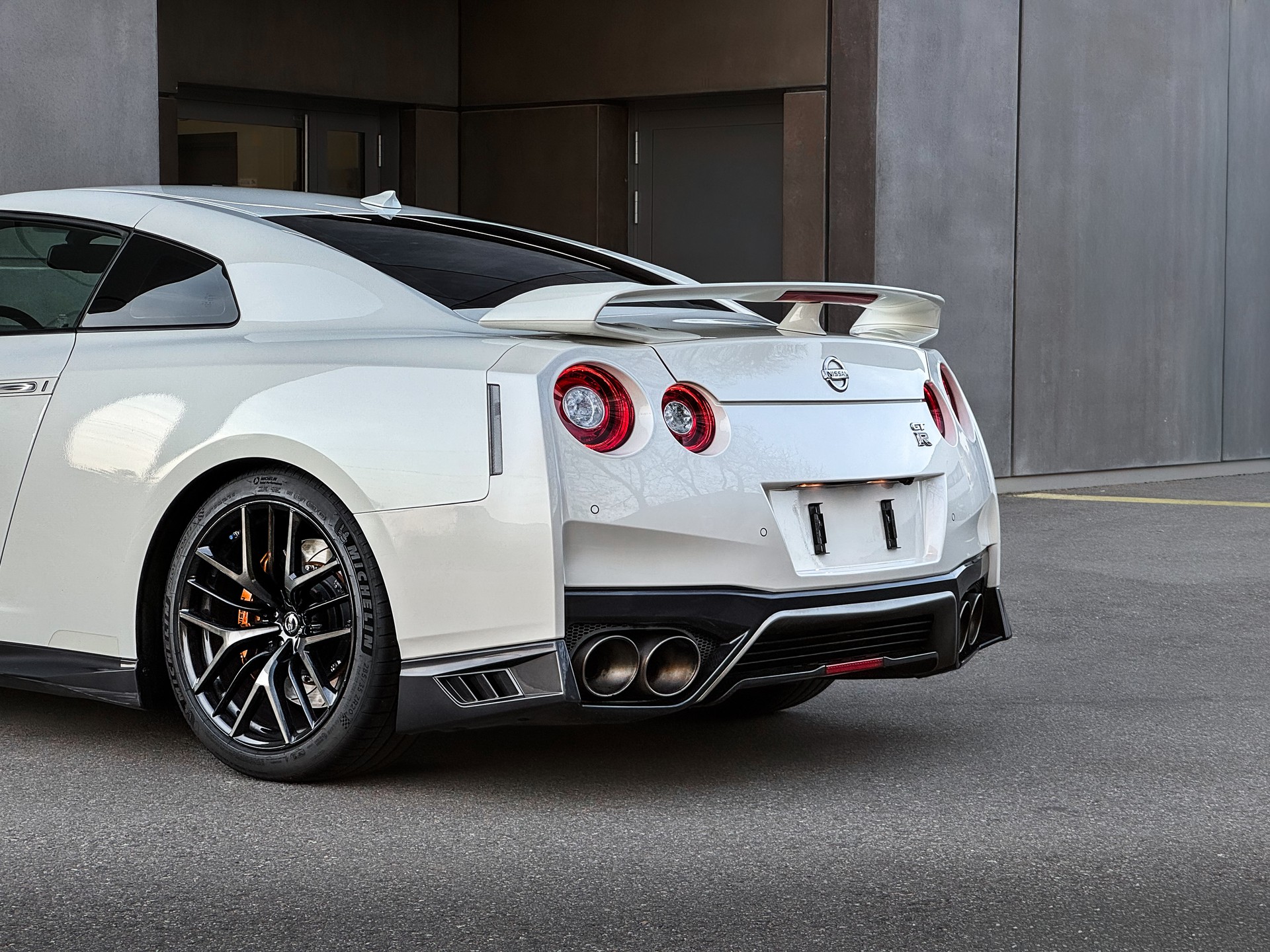 NISSAN GT-R 3.8 V6 Biturbo Black Edition-image-2