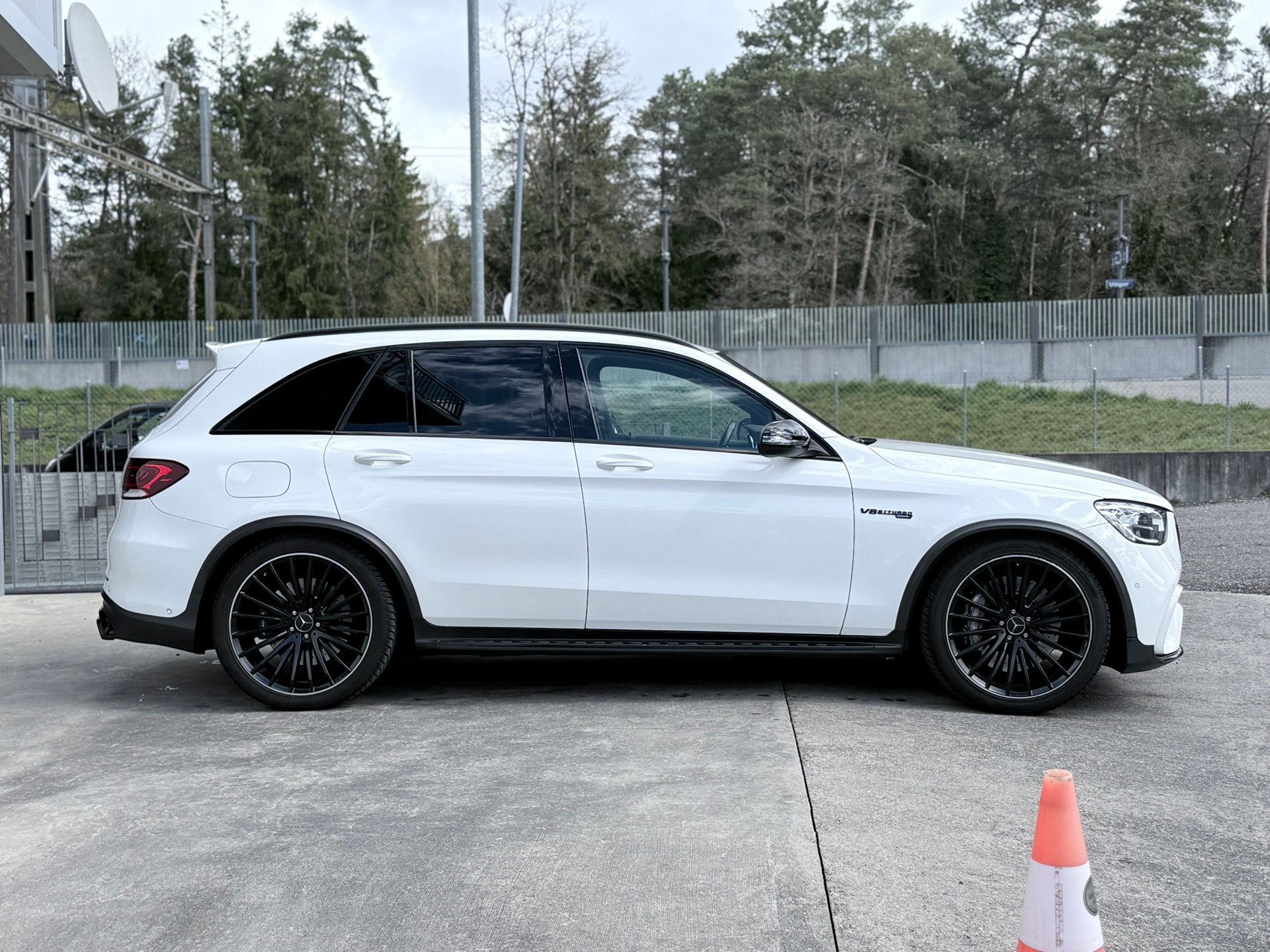 MERCEDES-BENZ GLC 63 AMG 4Matic 9G-Tronic-image-3