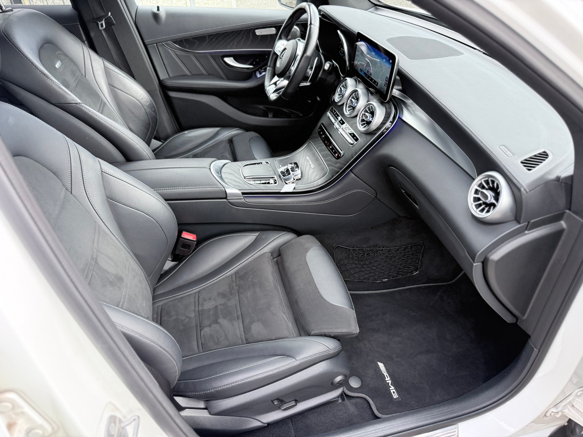 MERCEDES-BENZ GLC 63 AMG 4Matic 9G-Tronic-image-21