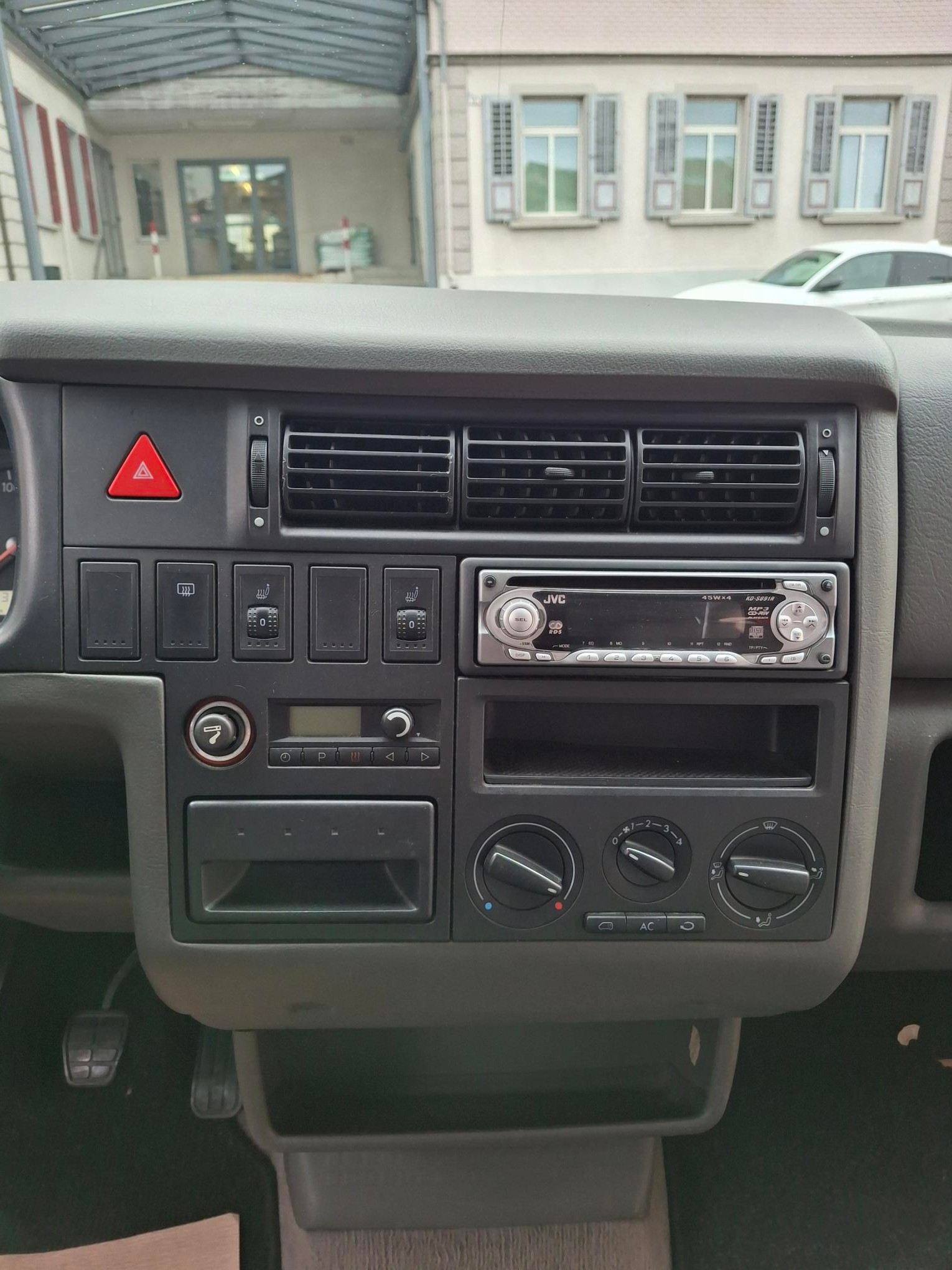 VW T4 Multivan 2.5TDI ABS-image-8