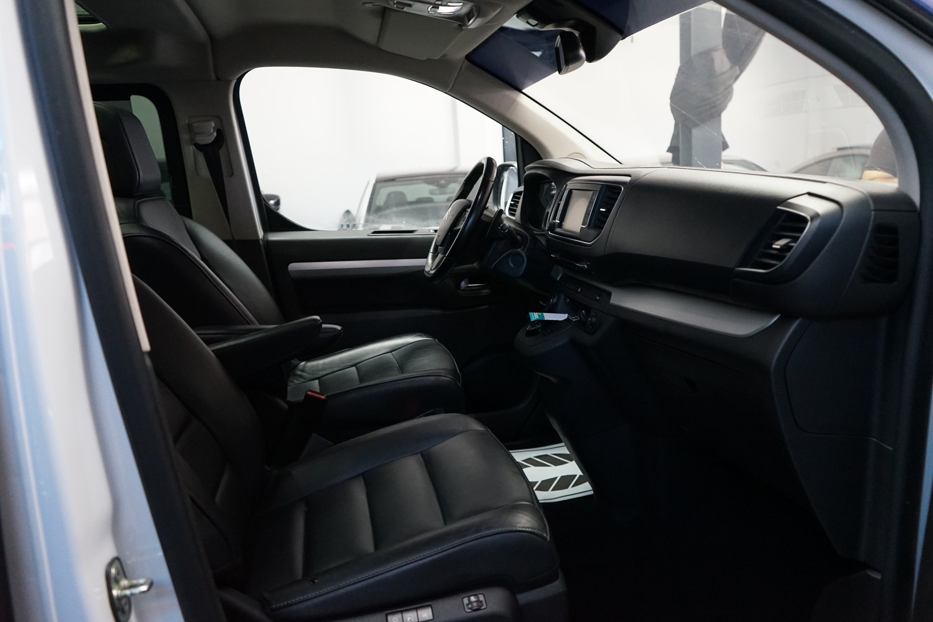 CITROEN Spacetourer EO 2.0 BlueHDi Business Lounge M EAT8-image-4