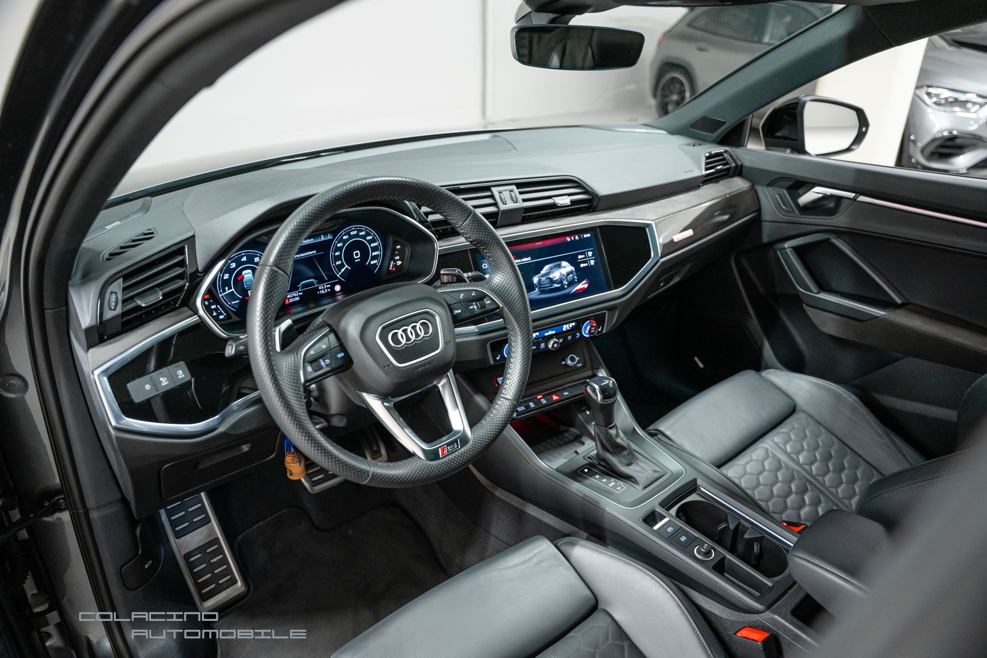 AUDI RS Q3 Sportback quattro S tronic-image-11