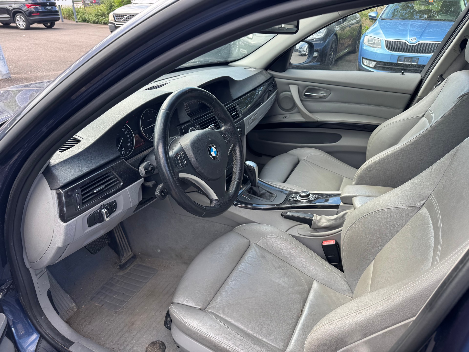 BMW 320d xDrive Touring Steptronic-image-3