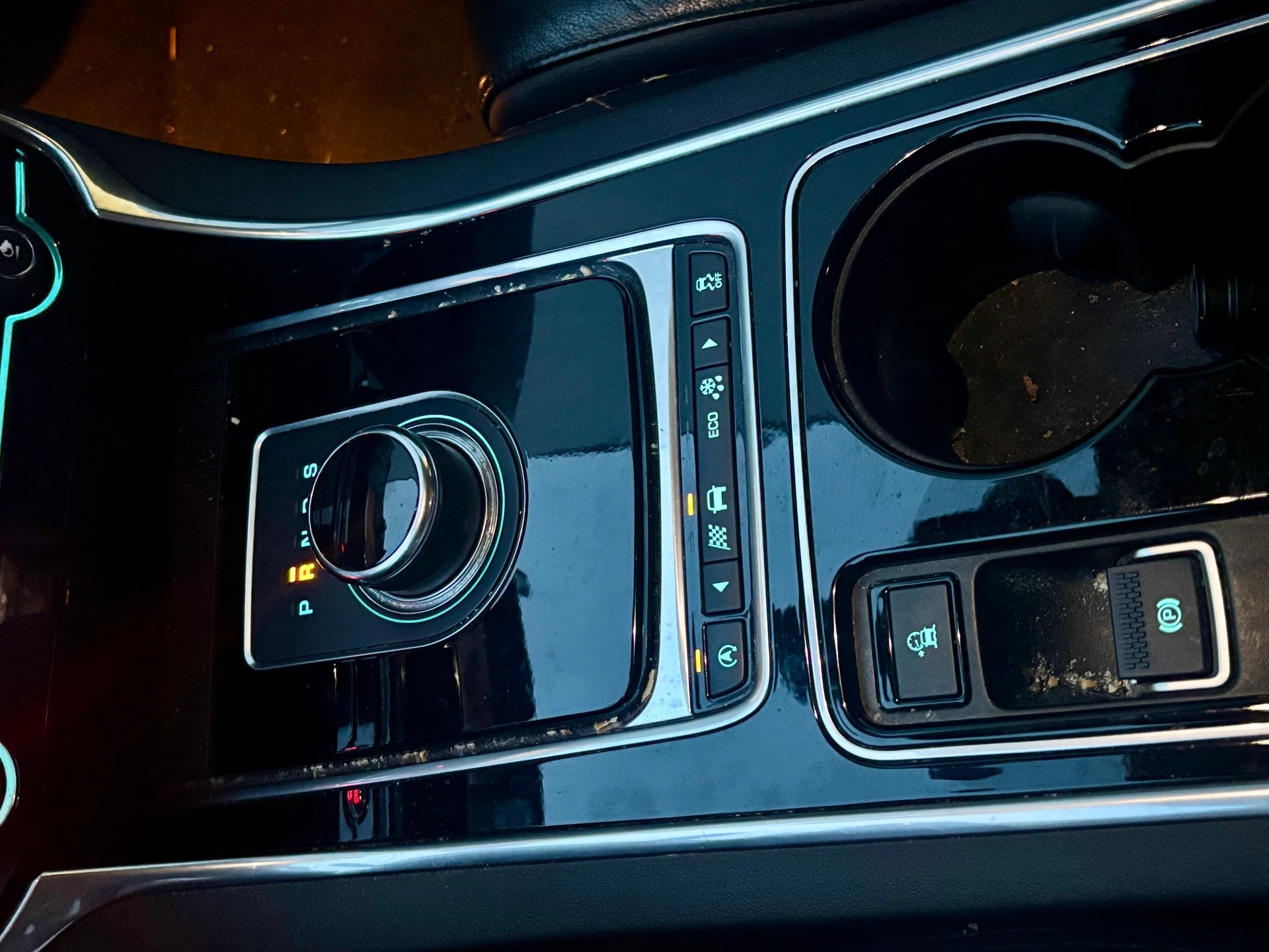 JAGUAR XE 20d Pure AWD Automat-image-9