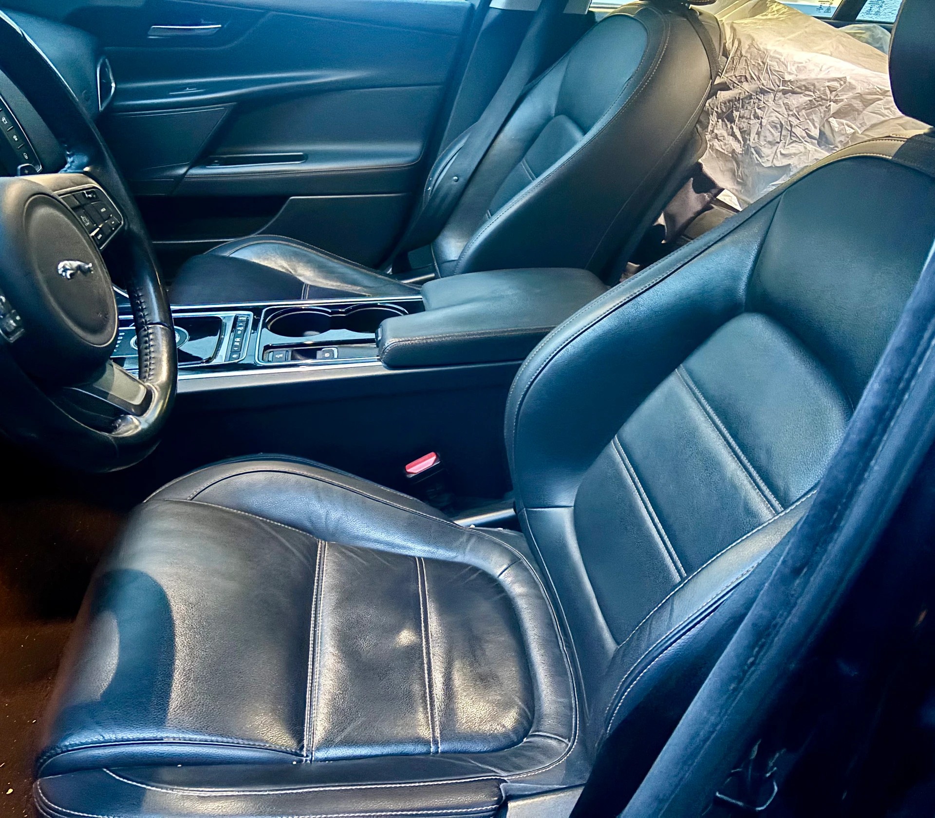 JAGUAR XE 20d Pure AWD Automat-image-7