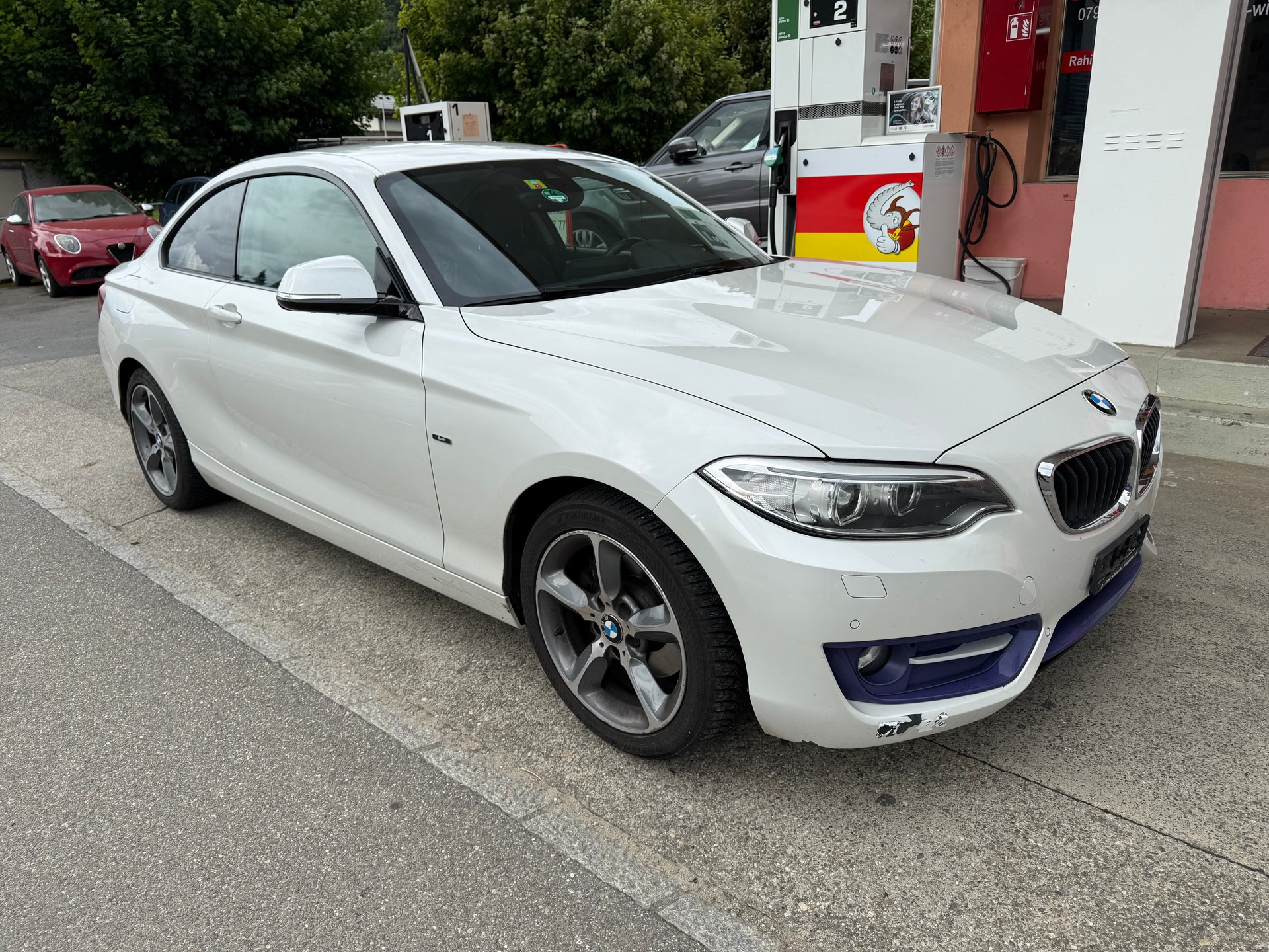 BMW 220i Sport Line Steptronic-image-2