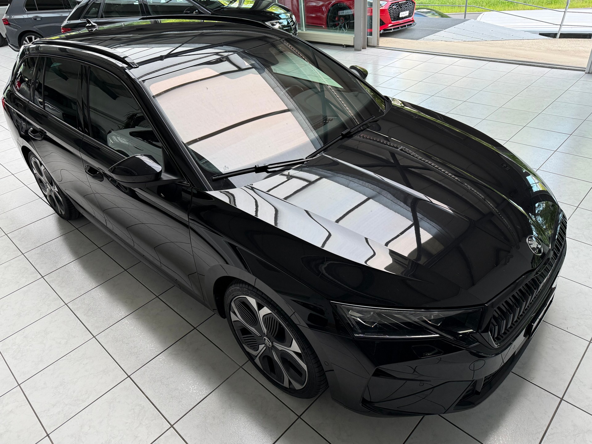 SKODA Octavia Combi 2.0 TSI DSG RS-image-5