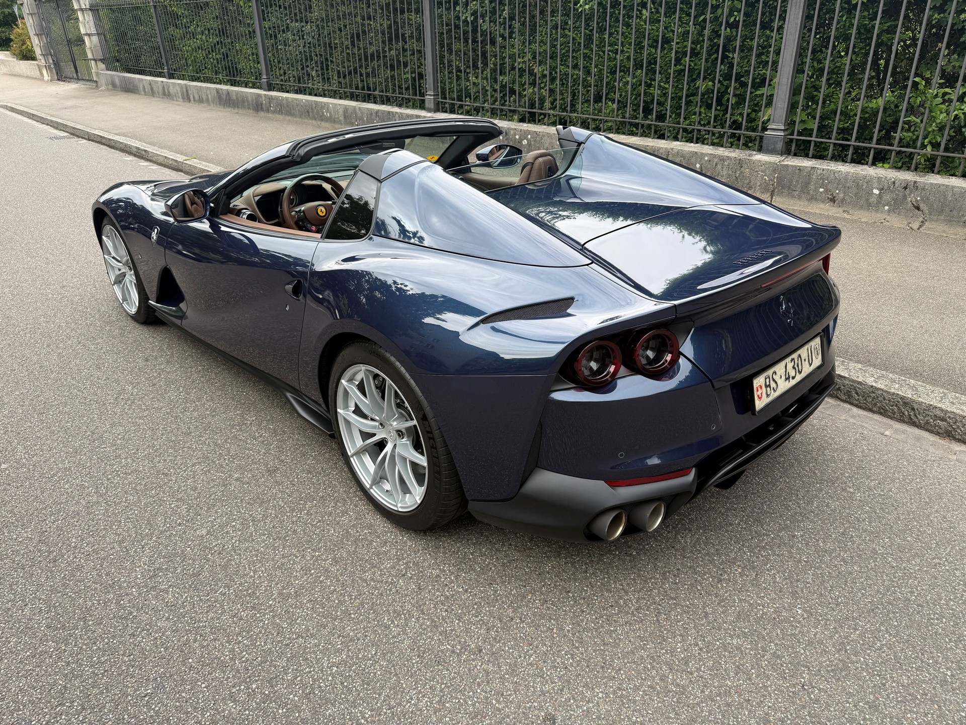 FERRARI 812 GTS-showroom-element-1