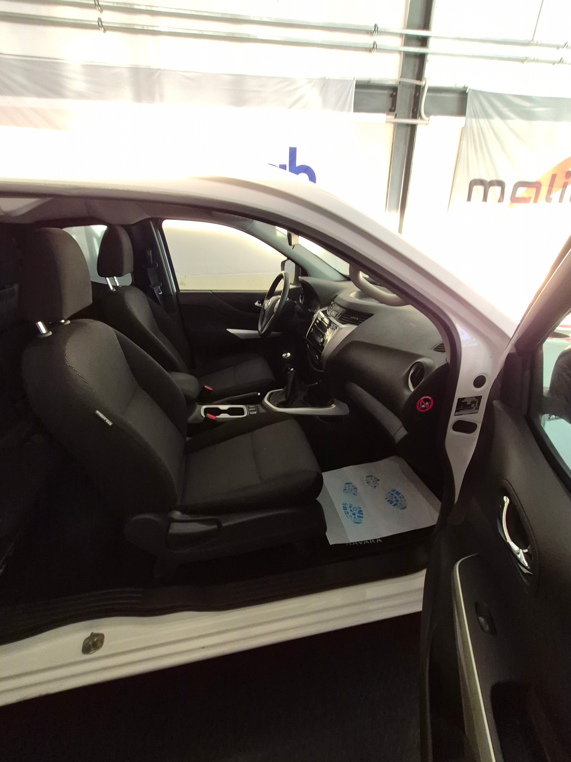 NISSAN Navara King Cab Acenta 2.3 dCi 4WD - 4X4-image-7