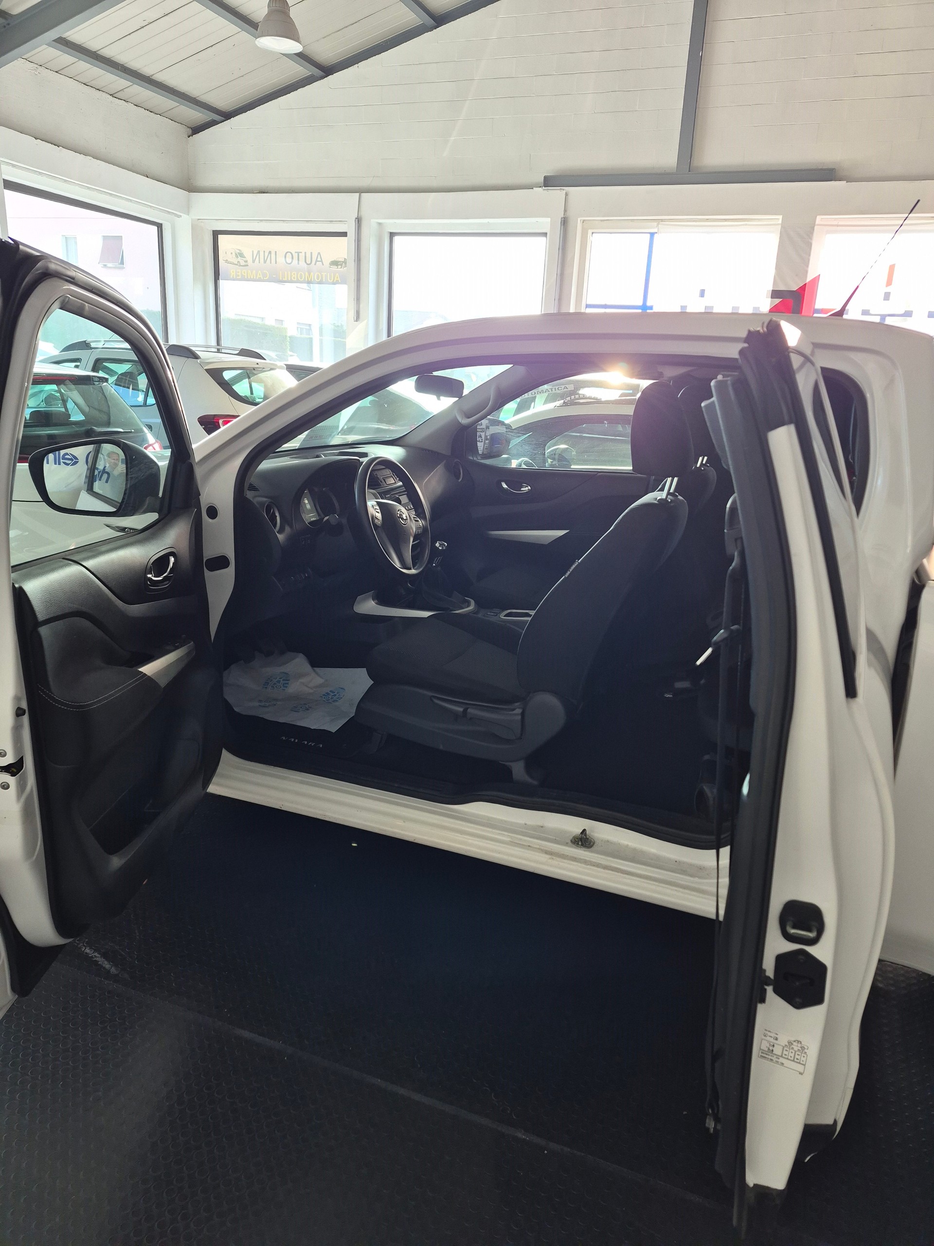 NISSAN Navara King Cab Acenta 2.3 dCi 4WD - 4X4-image-10