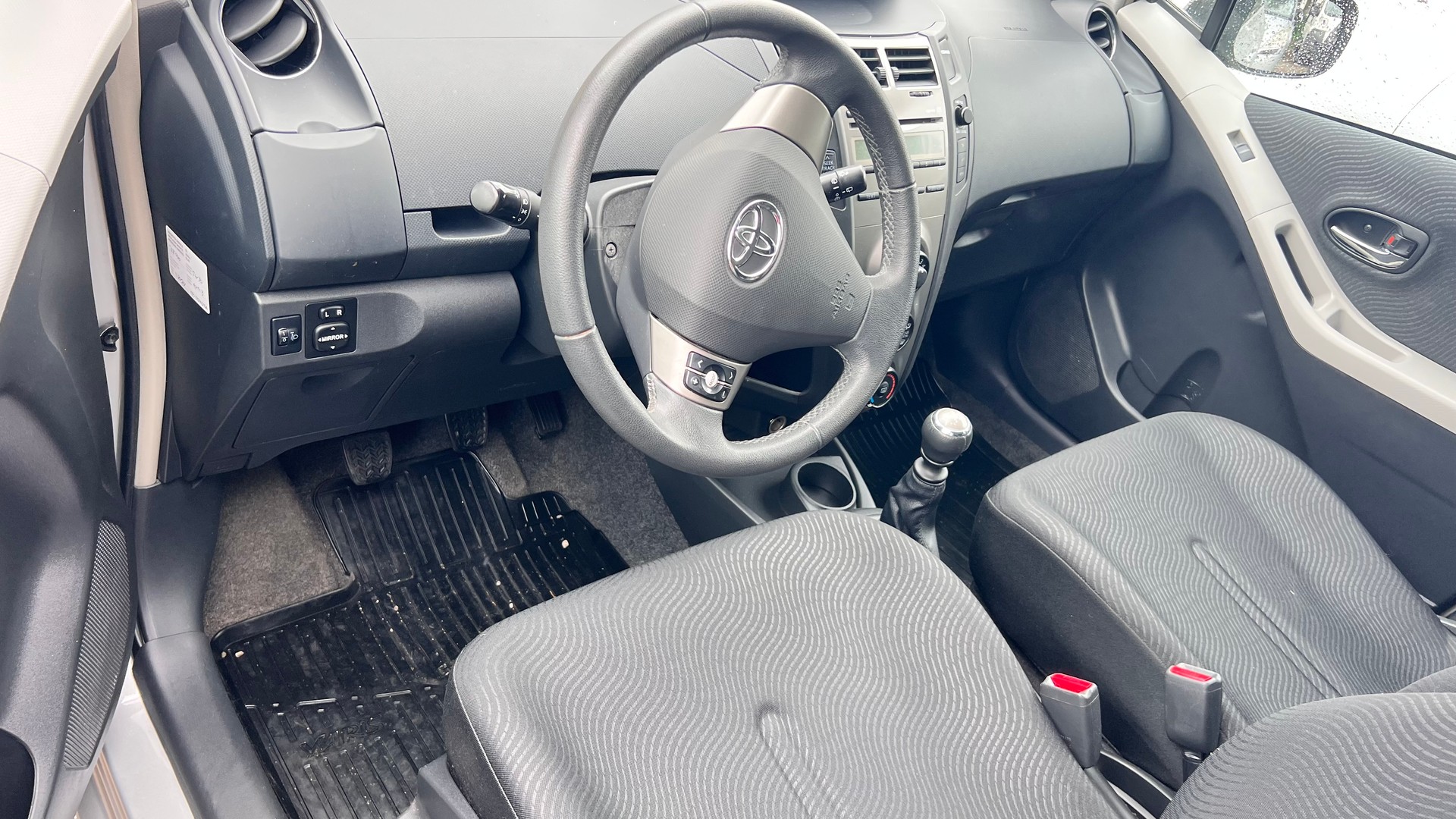TOYOTA Yaris 1.33 Linea Sol-image-5