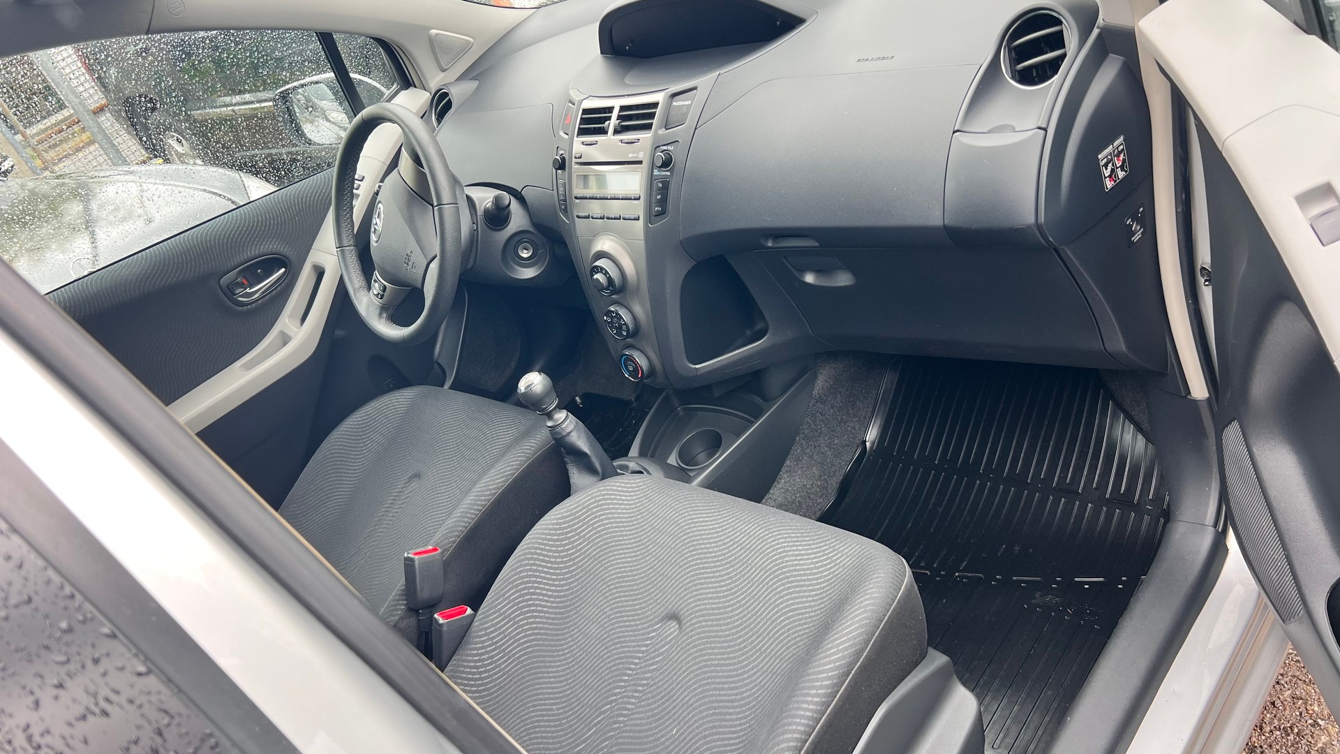TOYOTA Yaris 1.33 Linea Sol-image-8