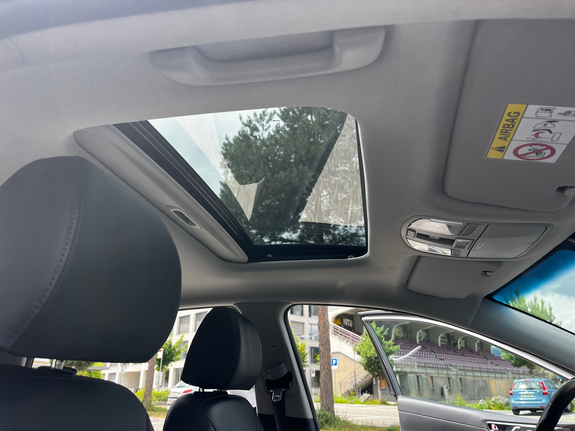 HYUNDAI Ioniq 1.6 GDi Plug in Hybrid Vertex DCT-image-14