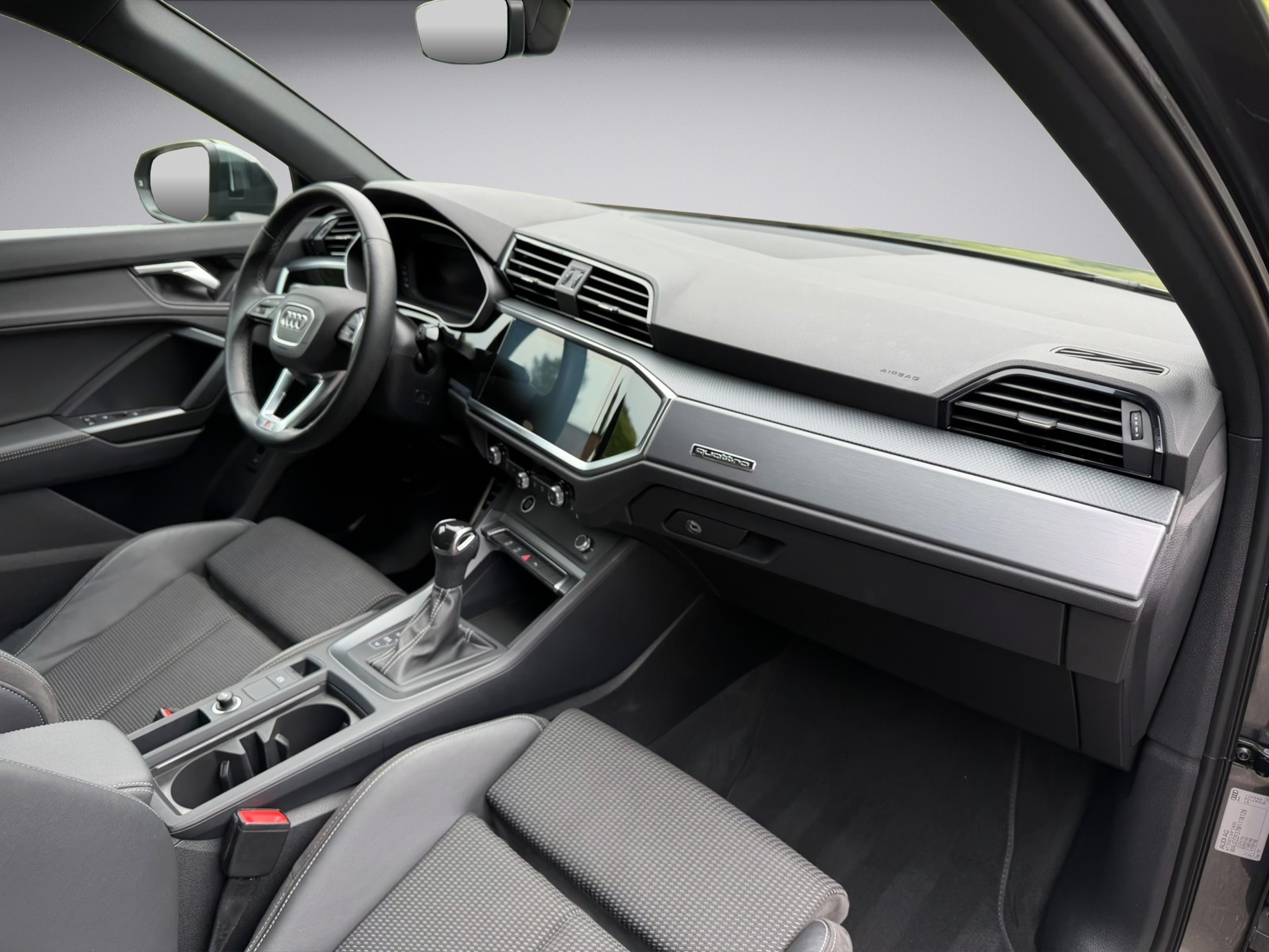 AUDI Q3 40 TDI S line quattro S-tronic-image-13