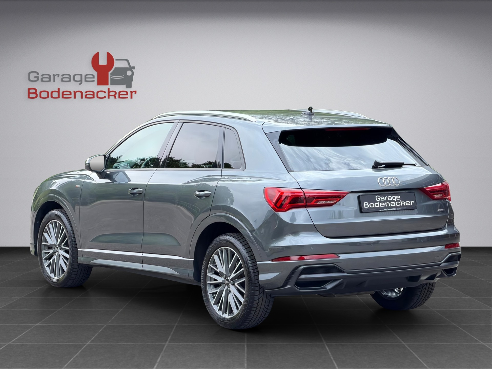AUDI Q3 40 TDI S line quattro S-tronic-showroom-element-3